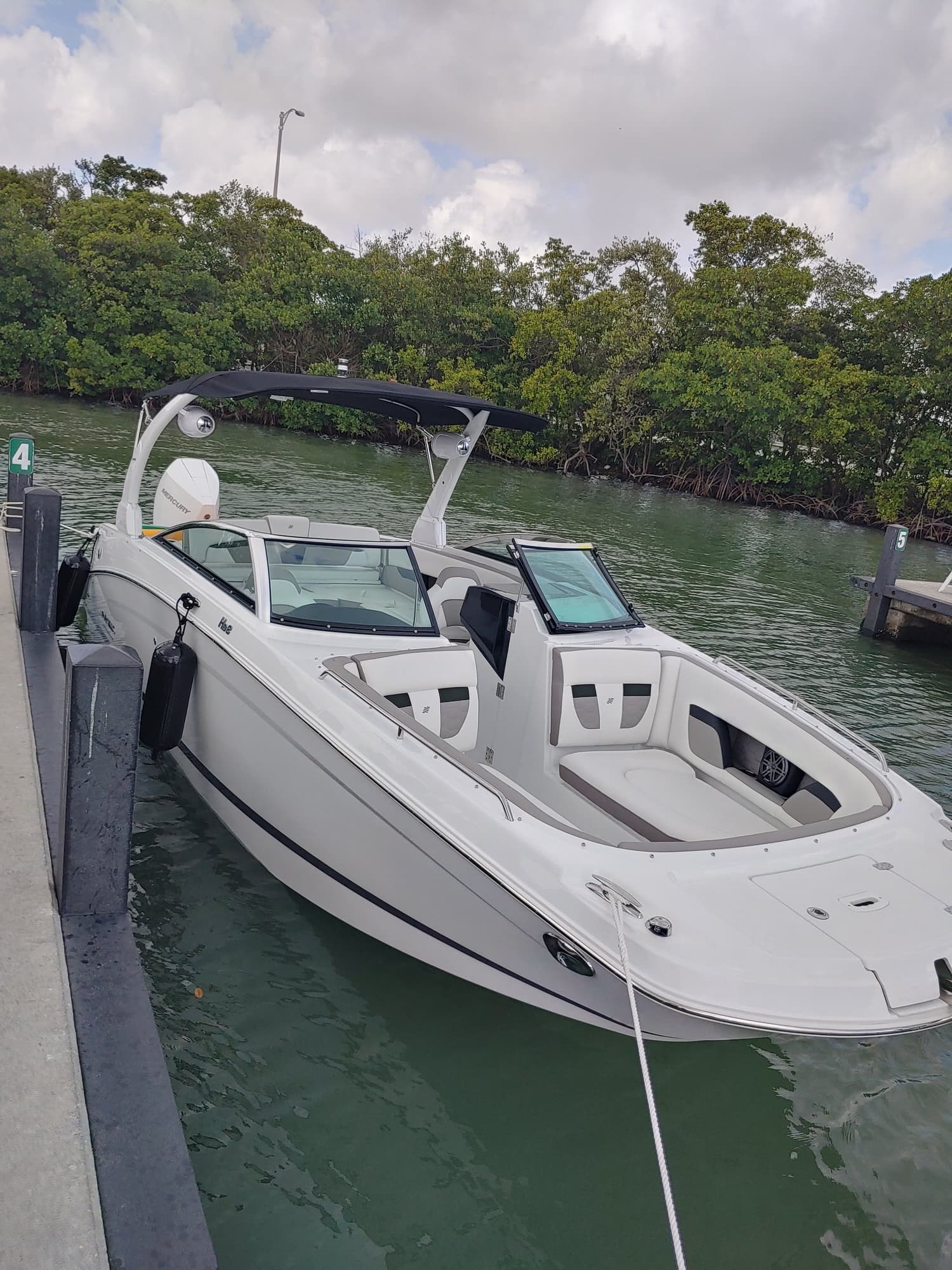 27FT FOUR WINNS - View 2