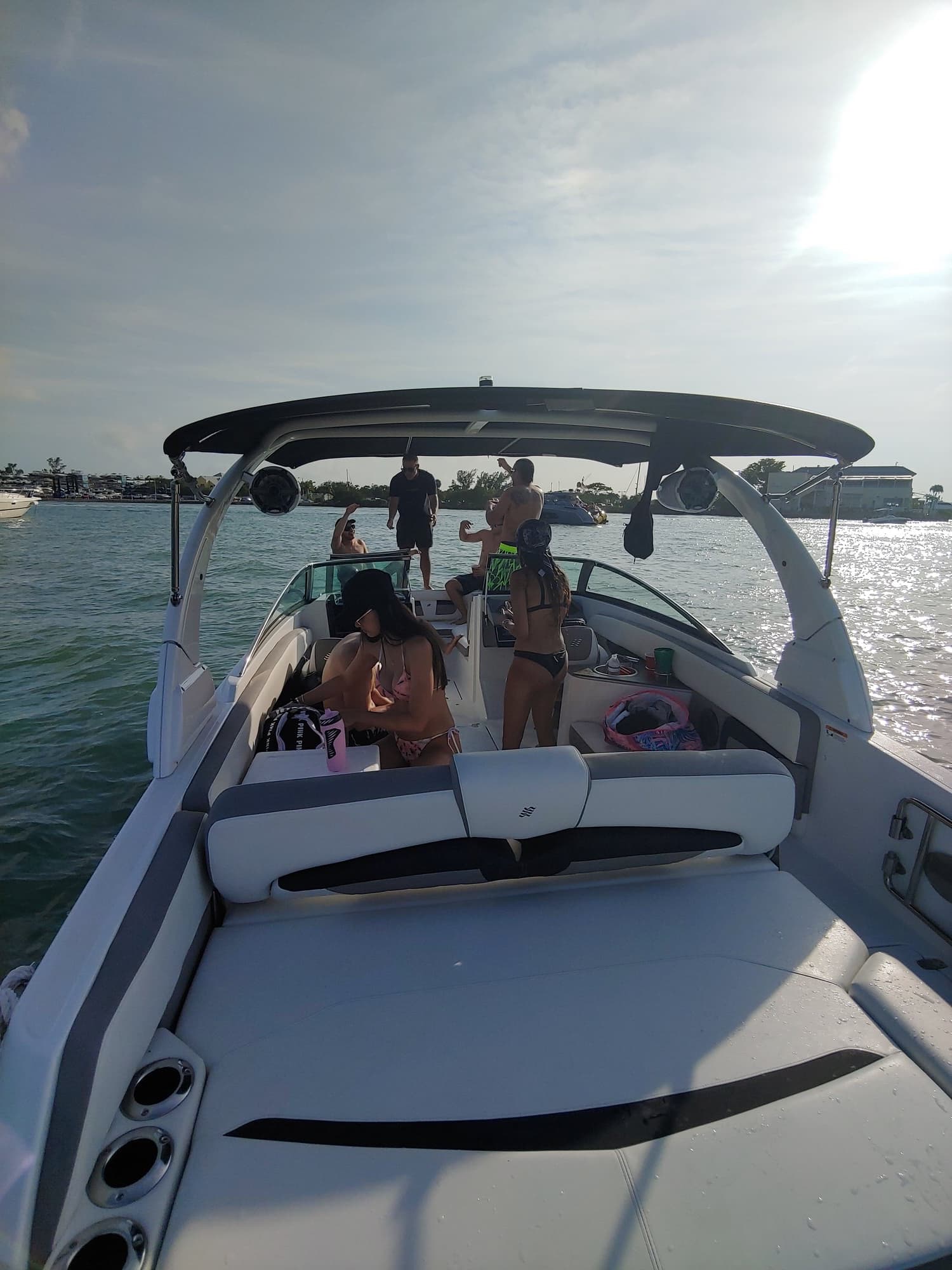 27FT FOUR WINNS - View 12