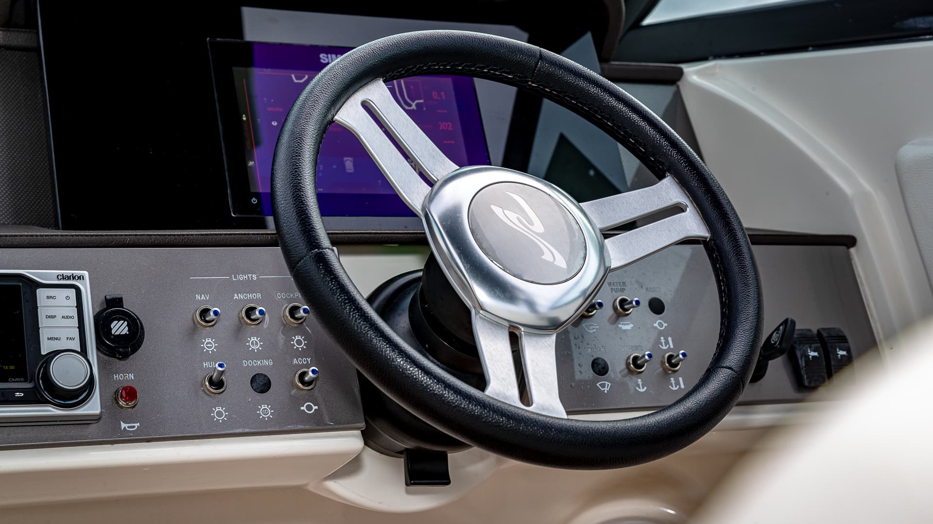 Robalo 28FT luxury yacht rental in Miami - exterior view