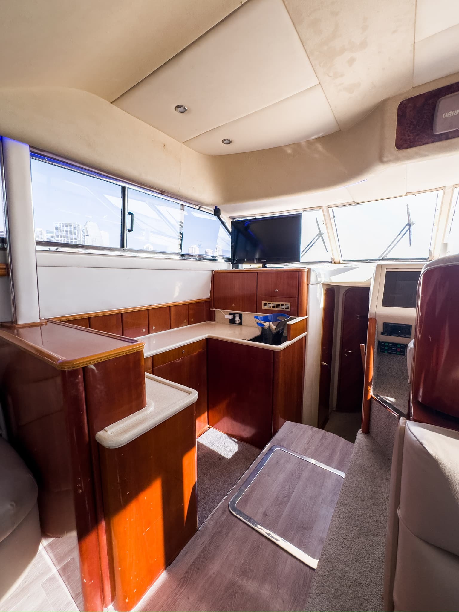 48FT PRINCESS FLYBRIDGE - View 9