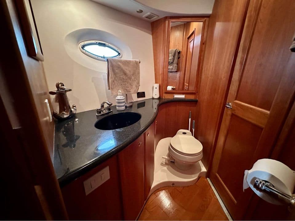 48FT SILVERTON WHITE - View 53