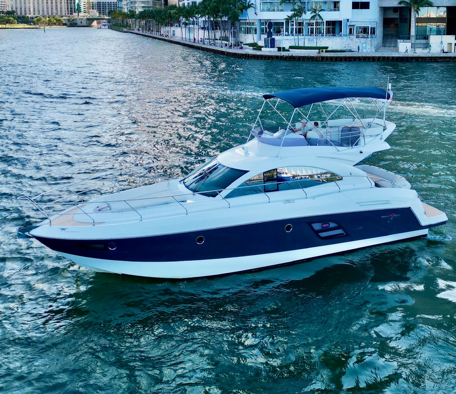 52' Beneteau Flybridge Venetian - View 7