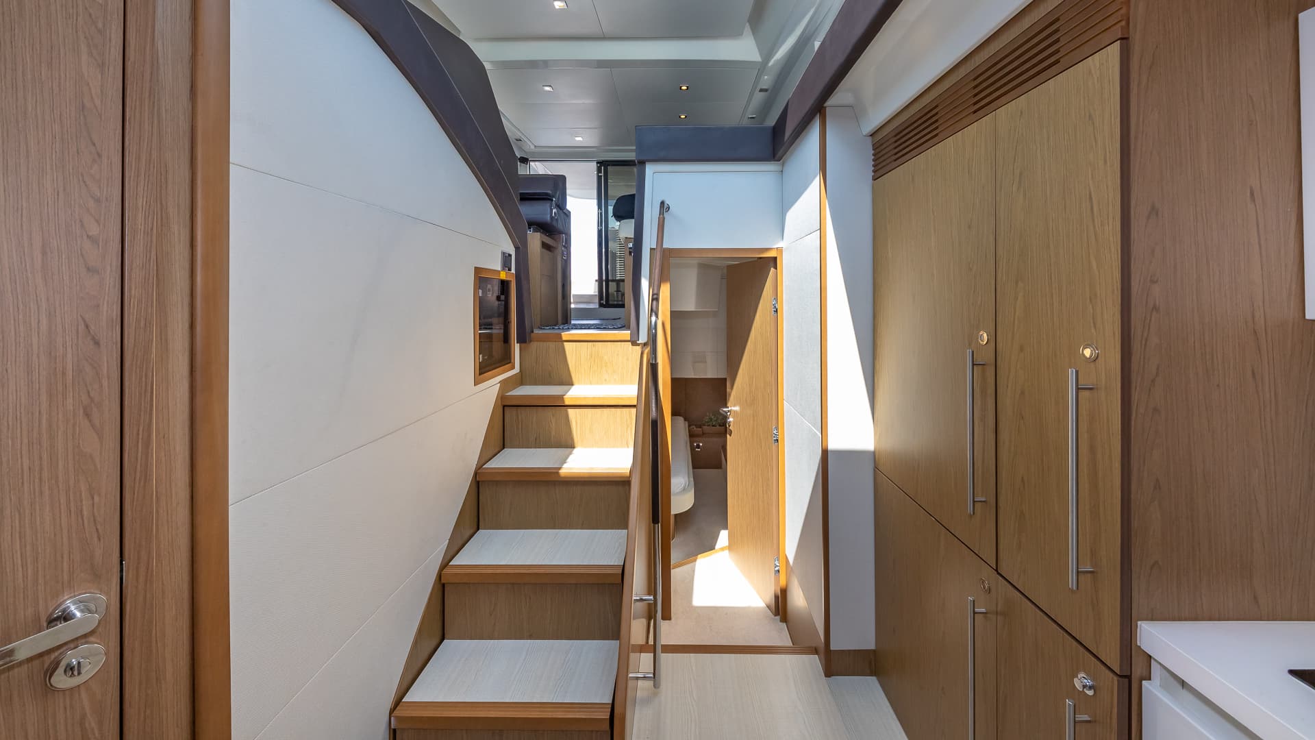 52' Beneteau Flybridge Venetian - View 10