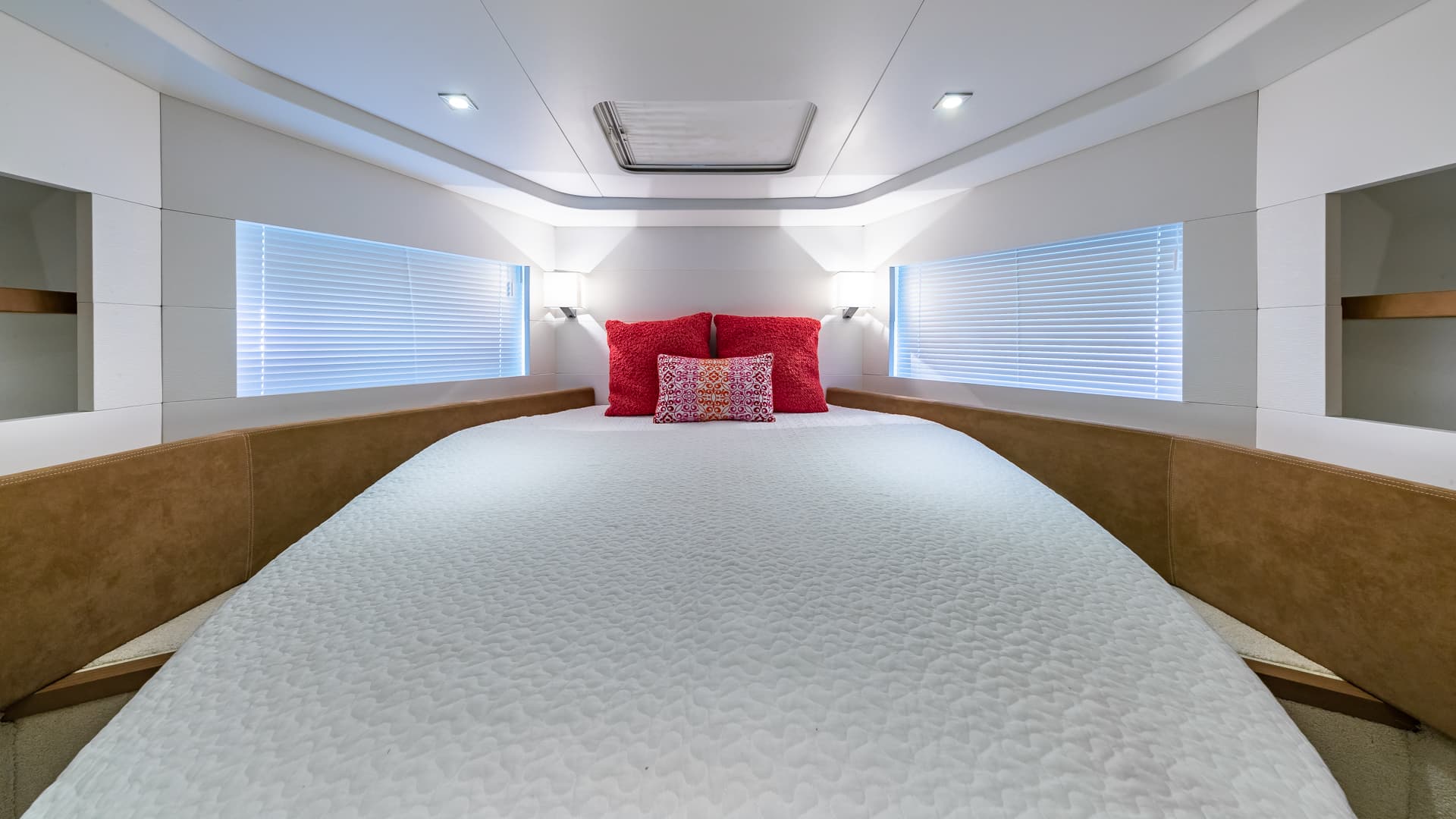 52' Beneteau Flybridge Venetian - View 14