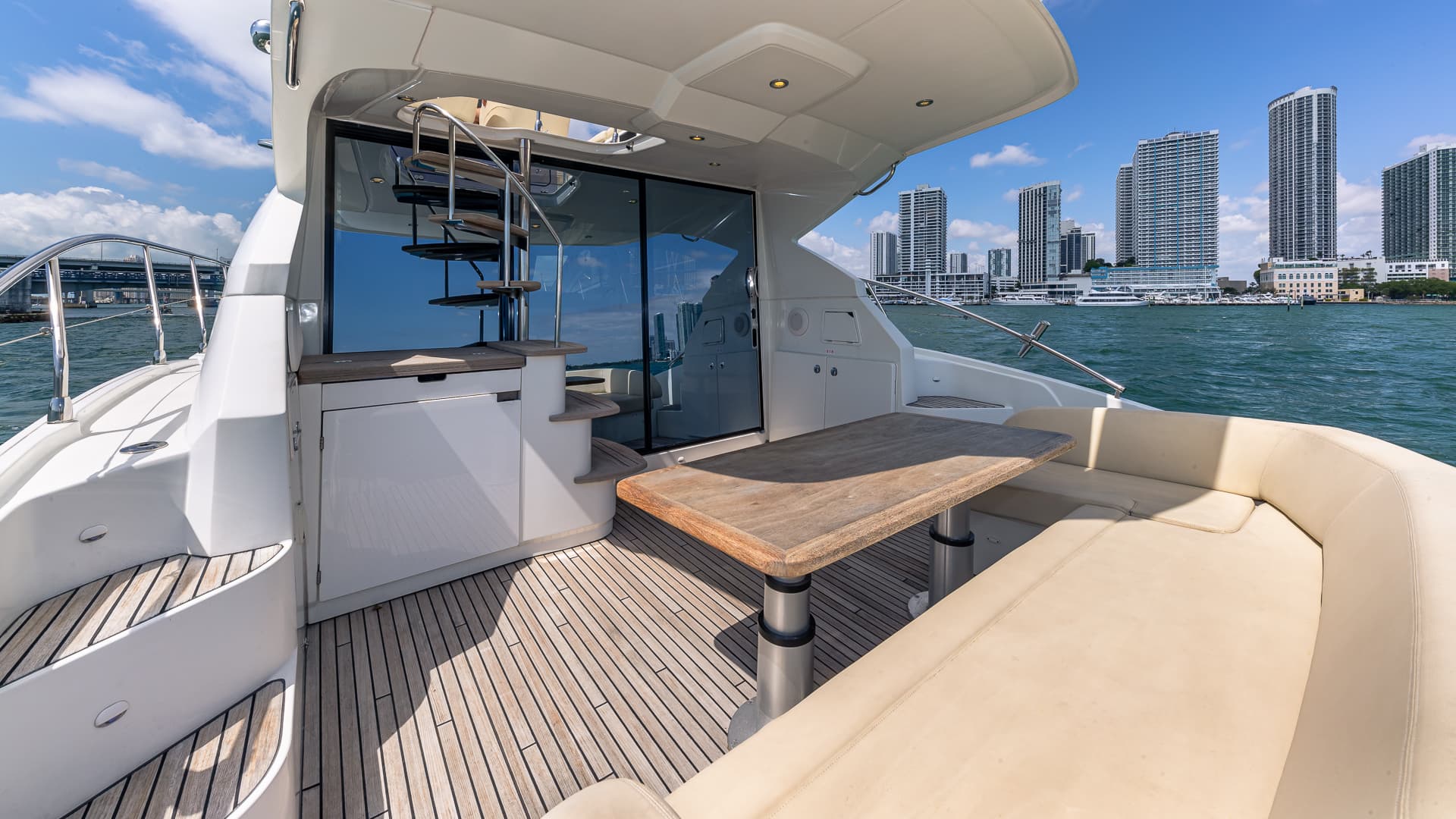 52' Beneteau Flybridge Venetian - View 17