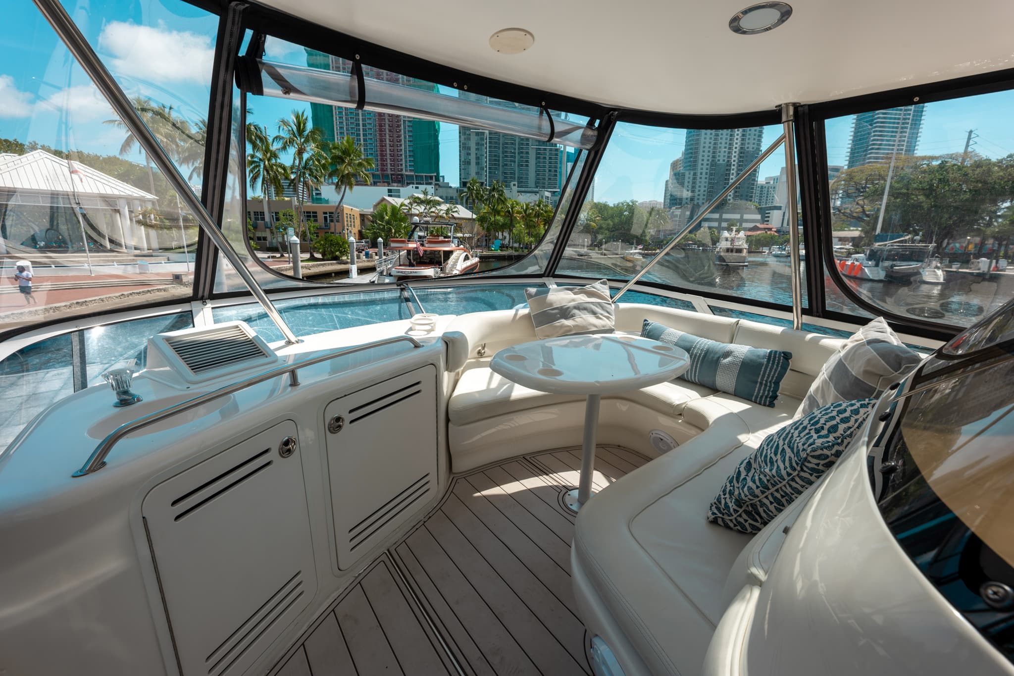 52FT SEA RAY FORT - View 52