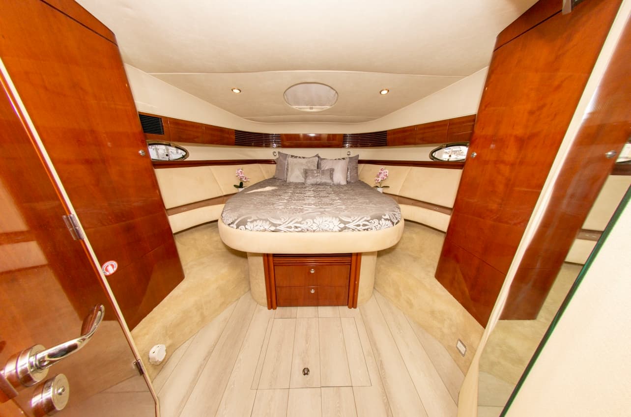 57FT FAIRLINE FLYBRIDGE - View 32