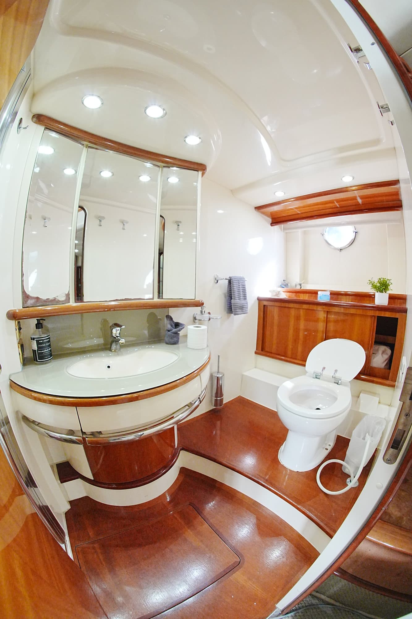 68FT AZIMUT - View 52