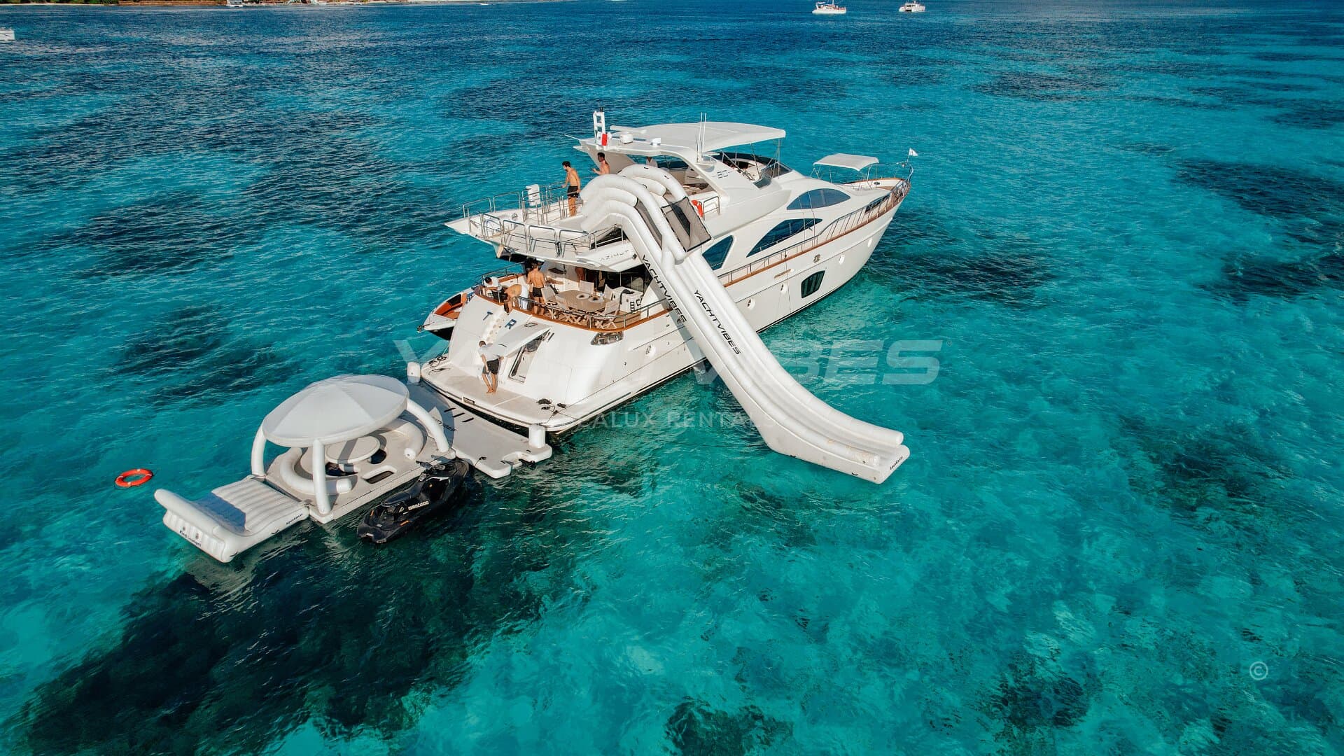 80FT AZIMUT - View 3