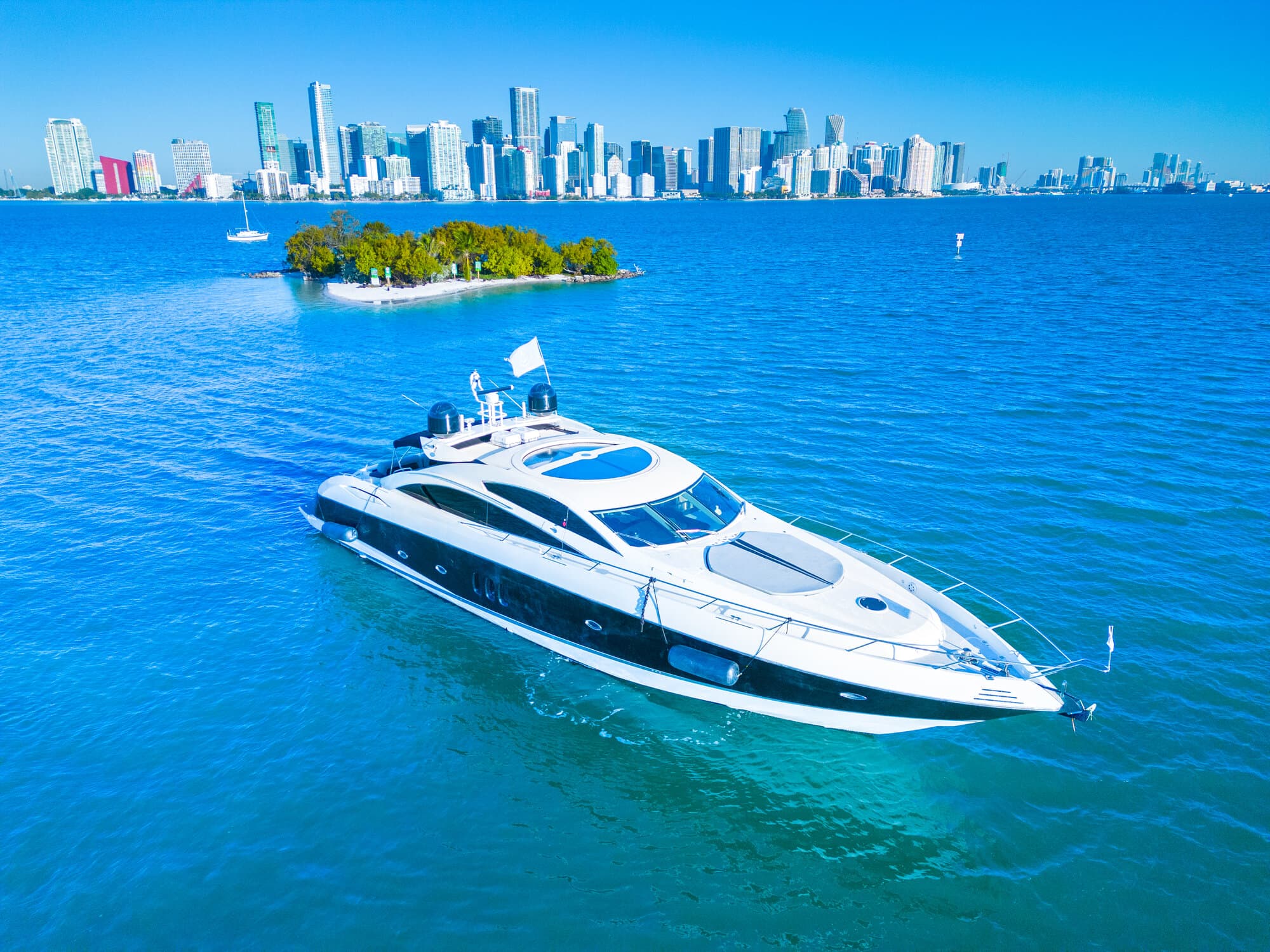 82FT SUNSEEKER PREDATOR - View 5
