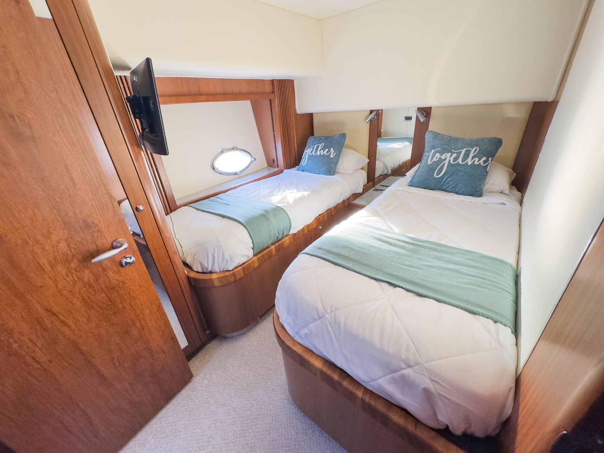 82FT SUNSEEKER PREDATOR - View 20