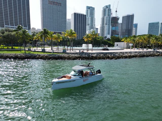 Saxdor 270 rental in Miami