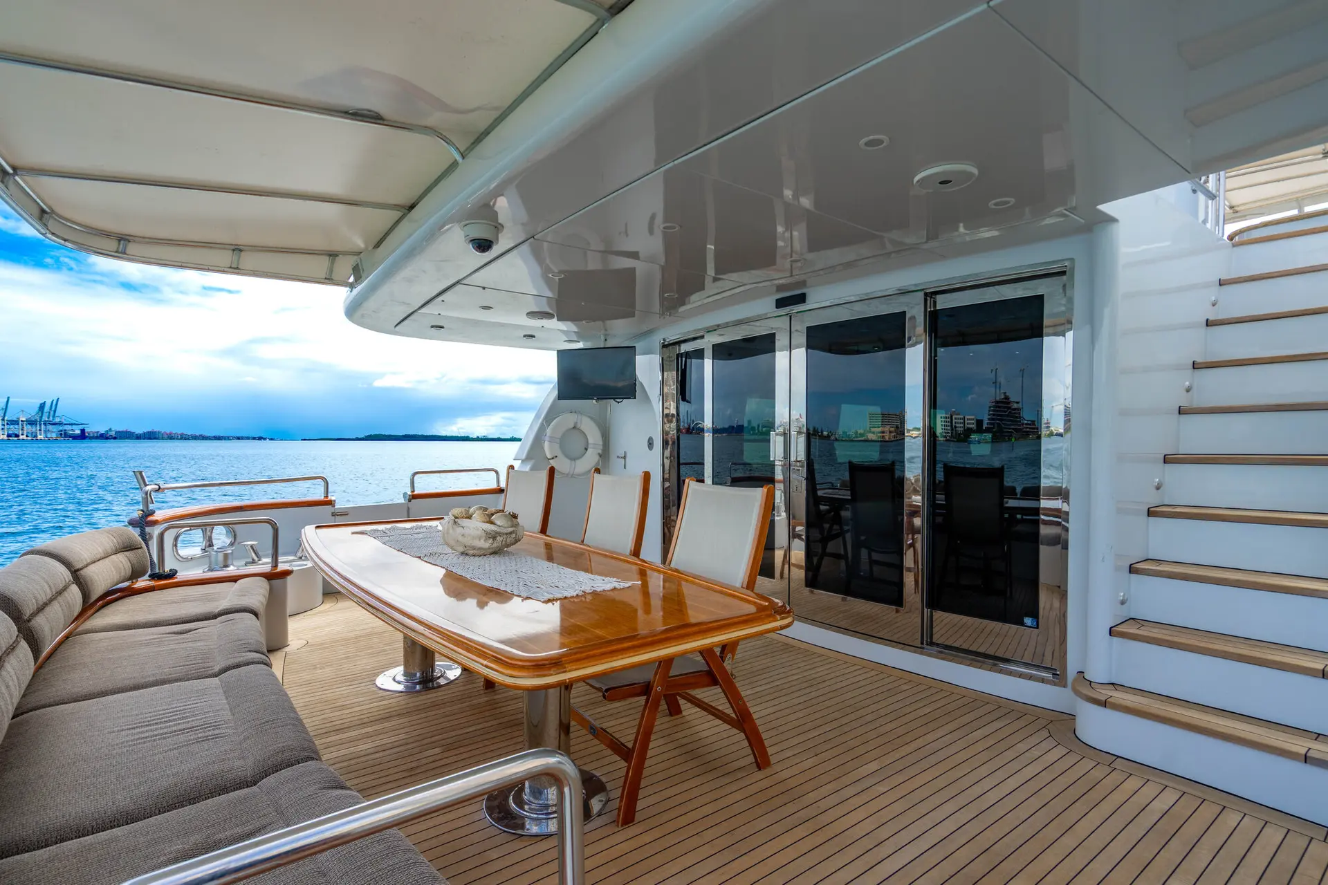 105FT AQUA with Jacuzzi - View 10