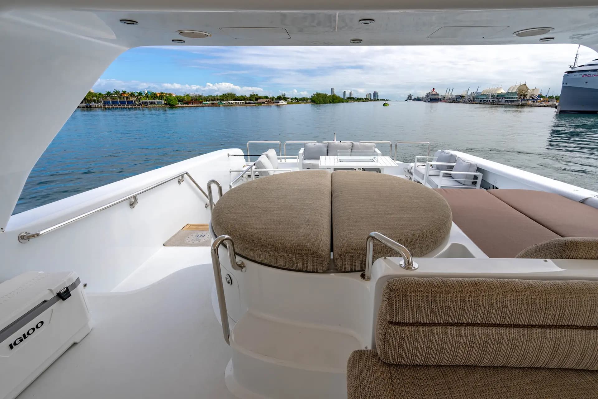 105FT AQUA with Jacuzzi - View 18