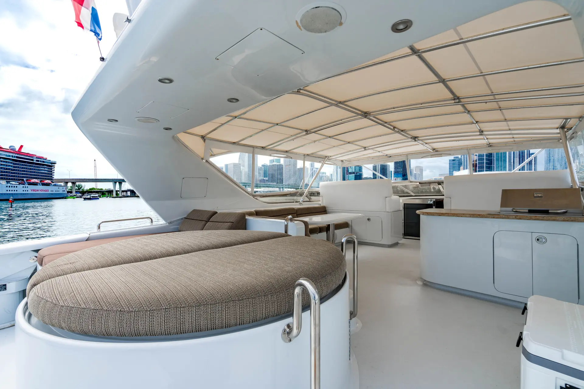 105FT AQUA with Jacuzzi - View 20
