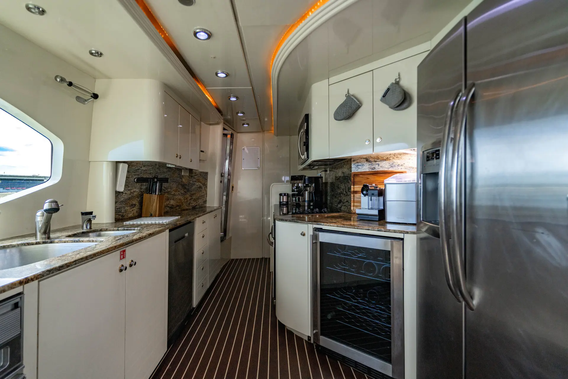 105FT AQUA with Jacuzzi - View 24