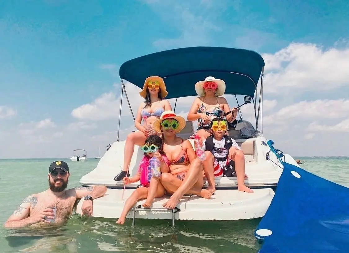 26FT SEA RAY SUNDECK - View 14