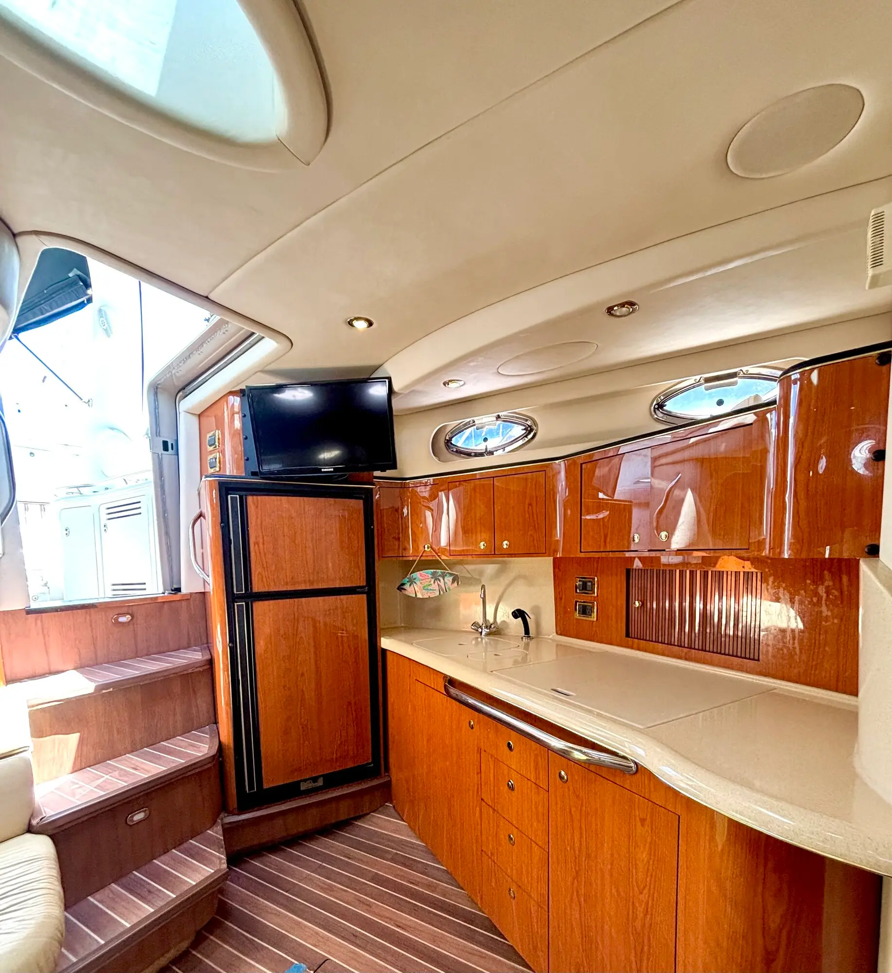 Discover 45ft Sea Ray in Miami! - View 6