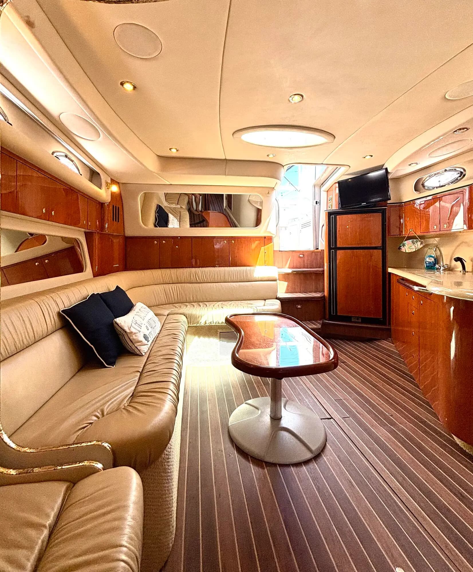 Discover 45ft Sea Ray in Miami! - View 7