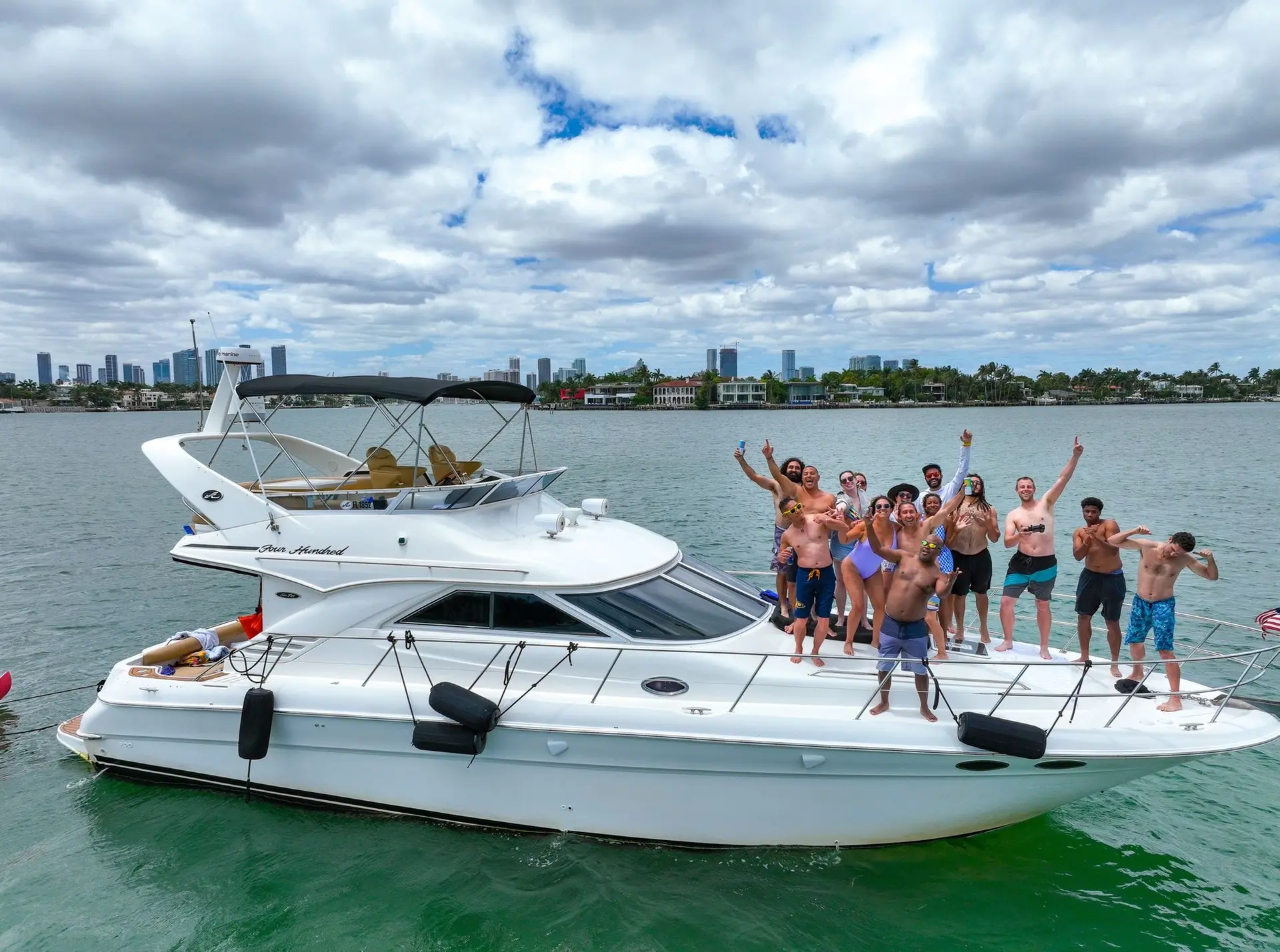 47FT SEA RAY FLY - View 2