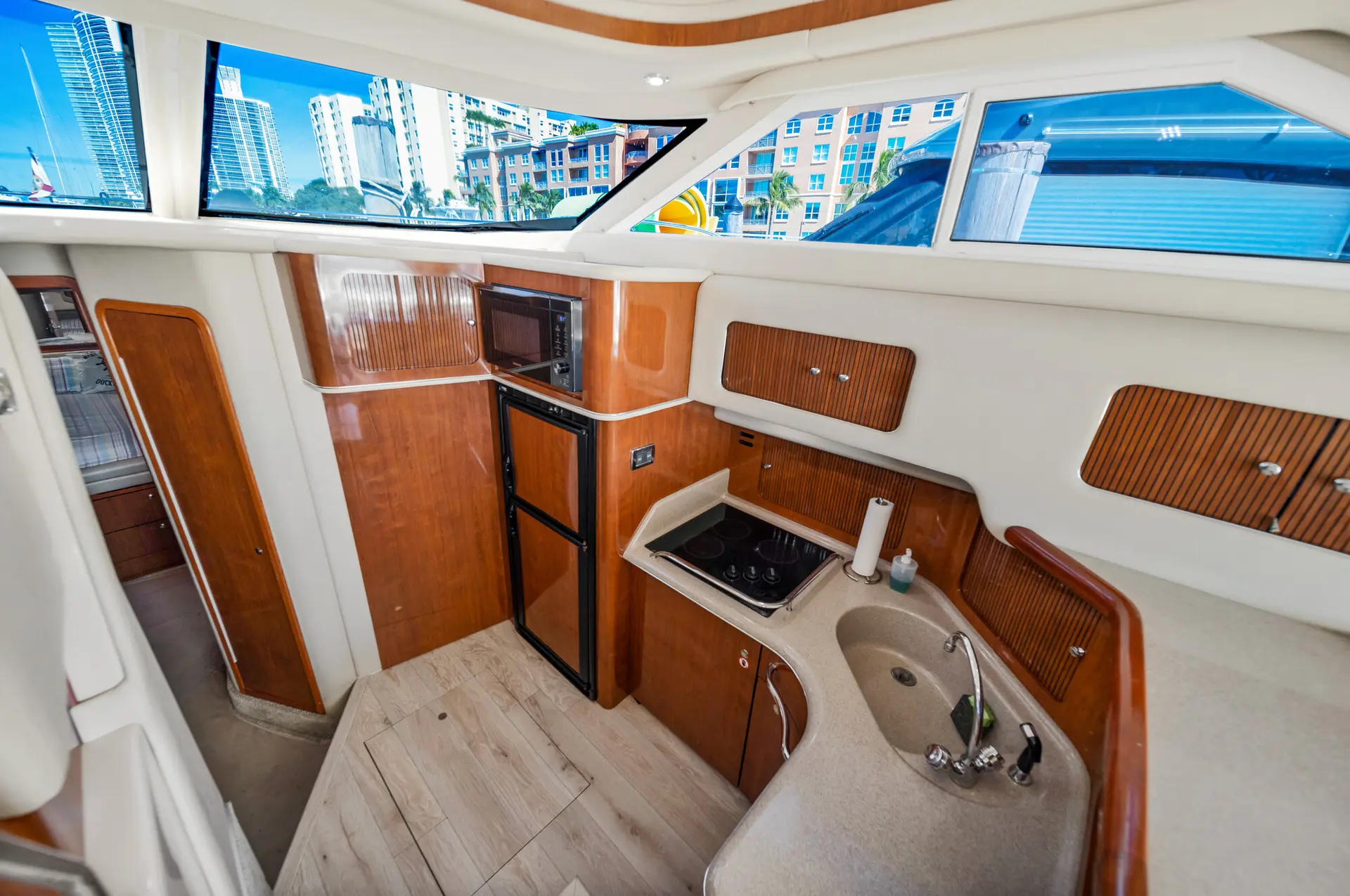 47FT SEA RAY FLY - View 9
