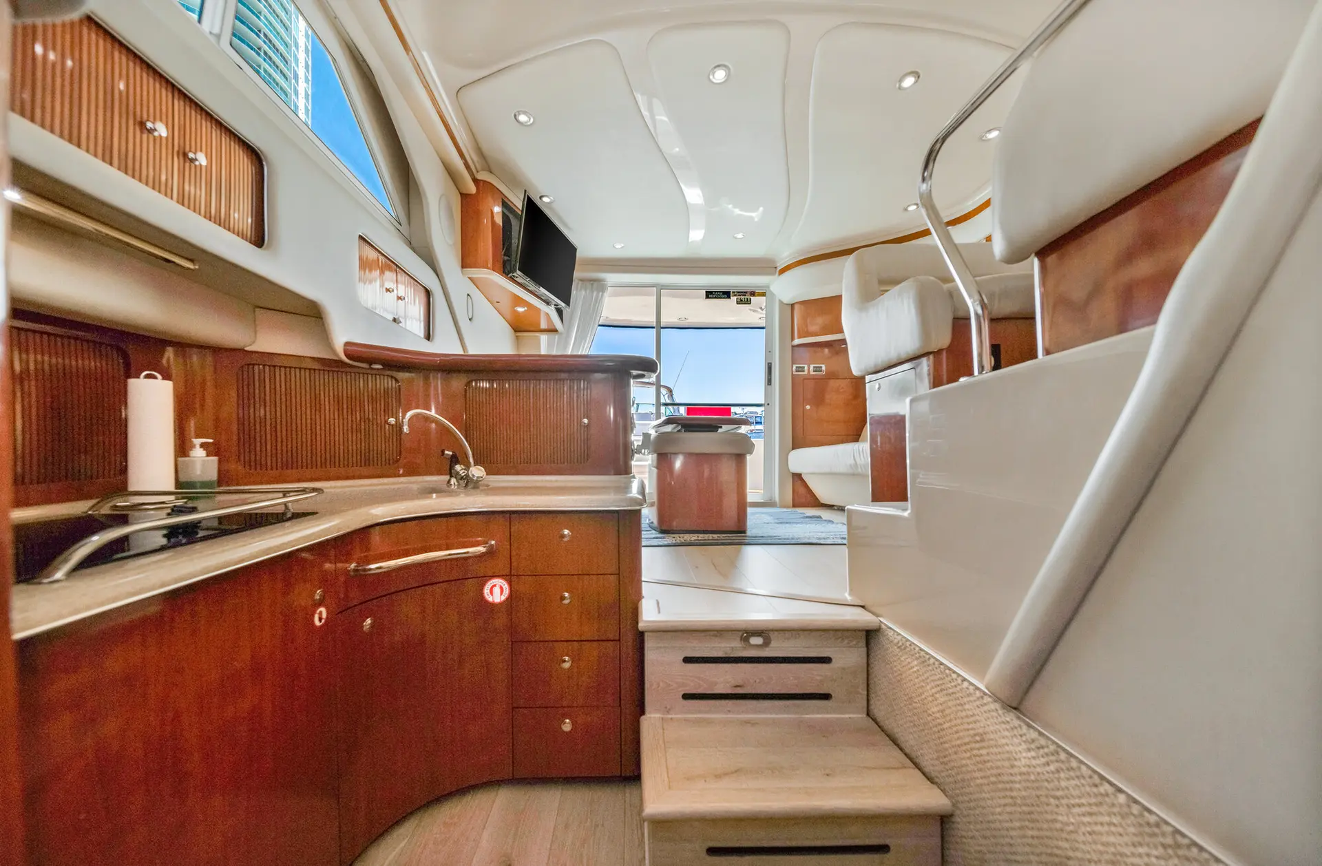 47FT SEA RAY FLY - View 11