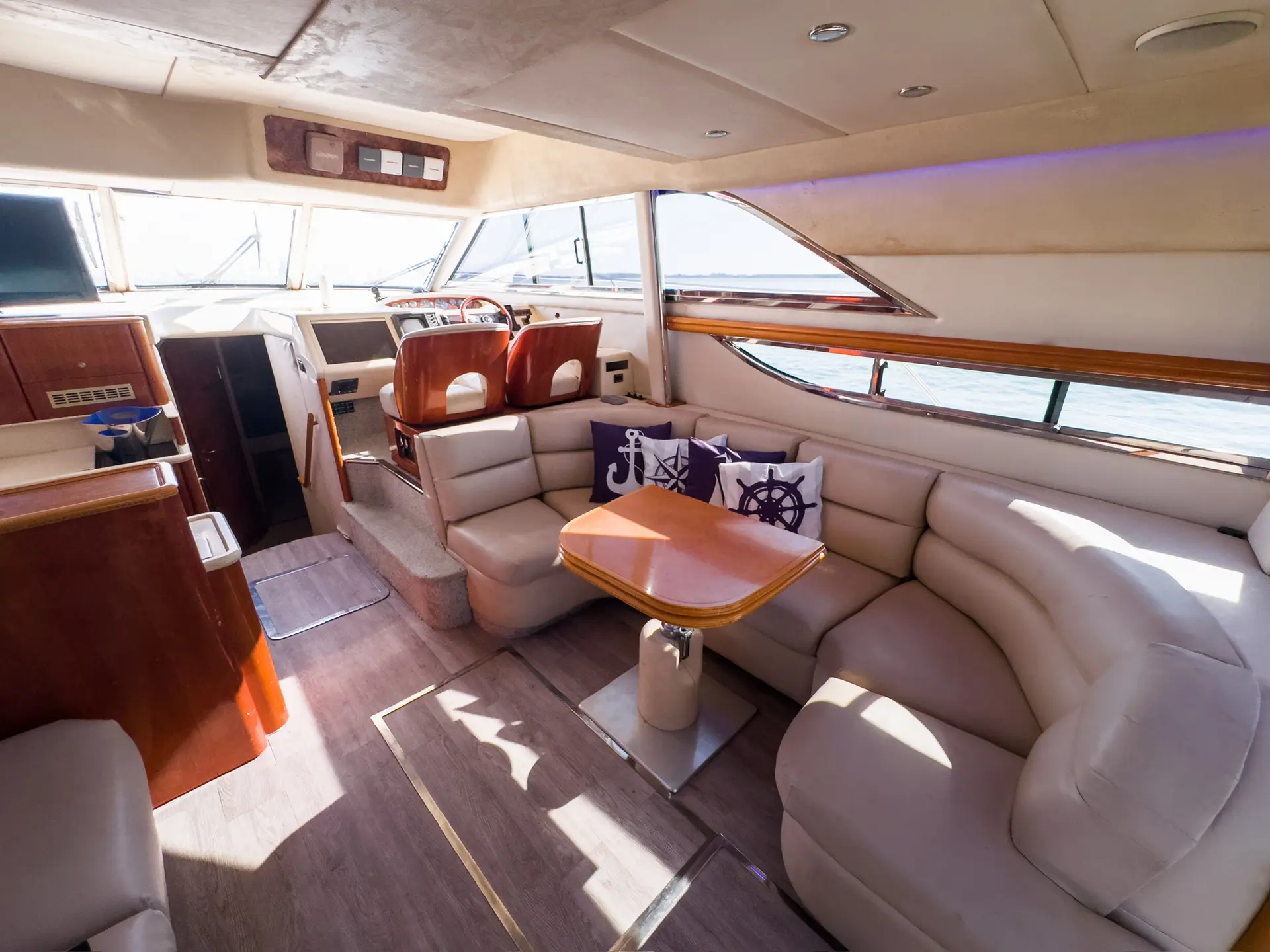 48FT PRINCESS FLYBRIDGE - View 9