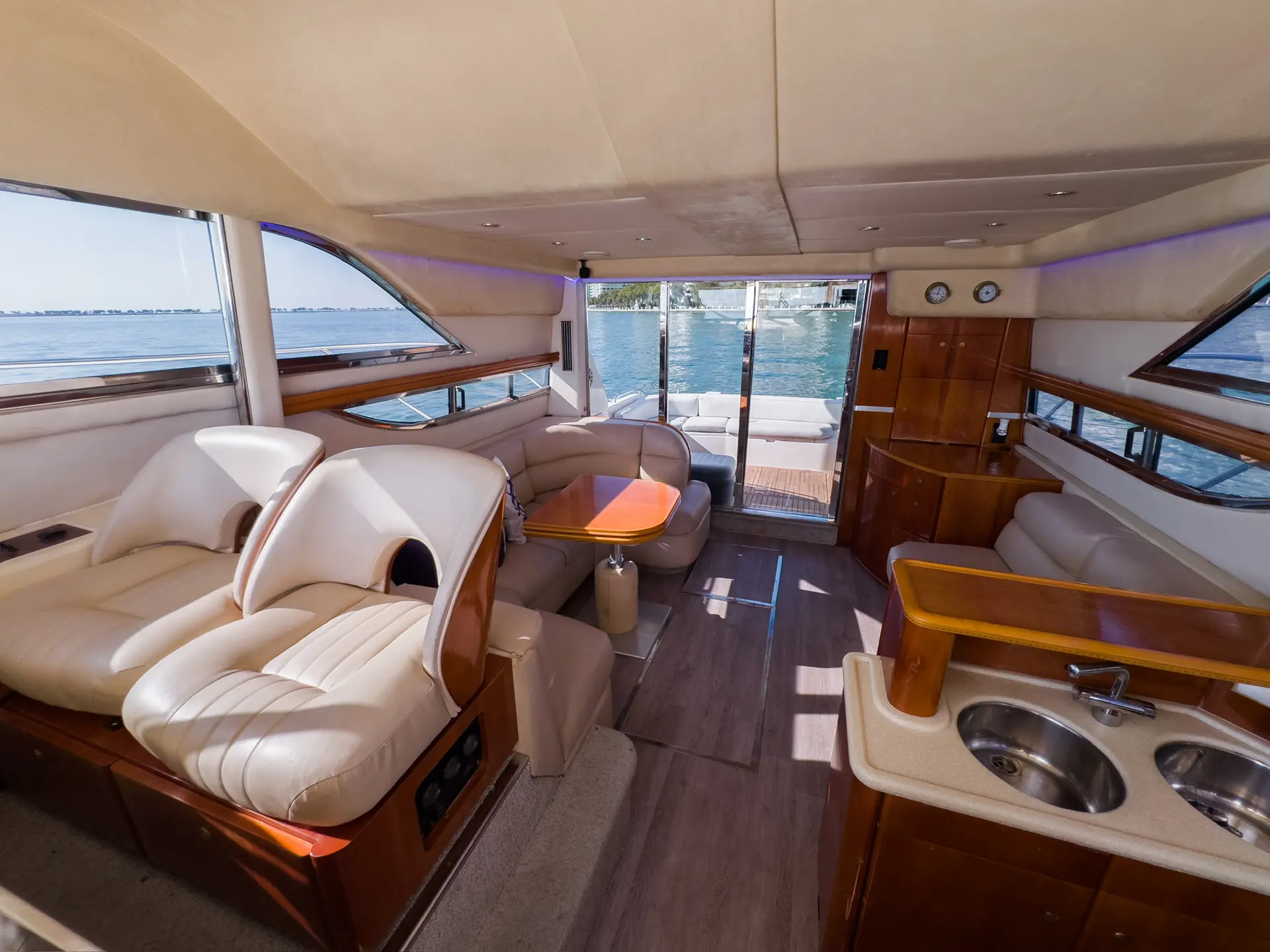 48FT PRINCESS FLYBRIDGE - View 12