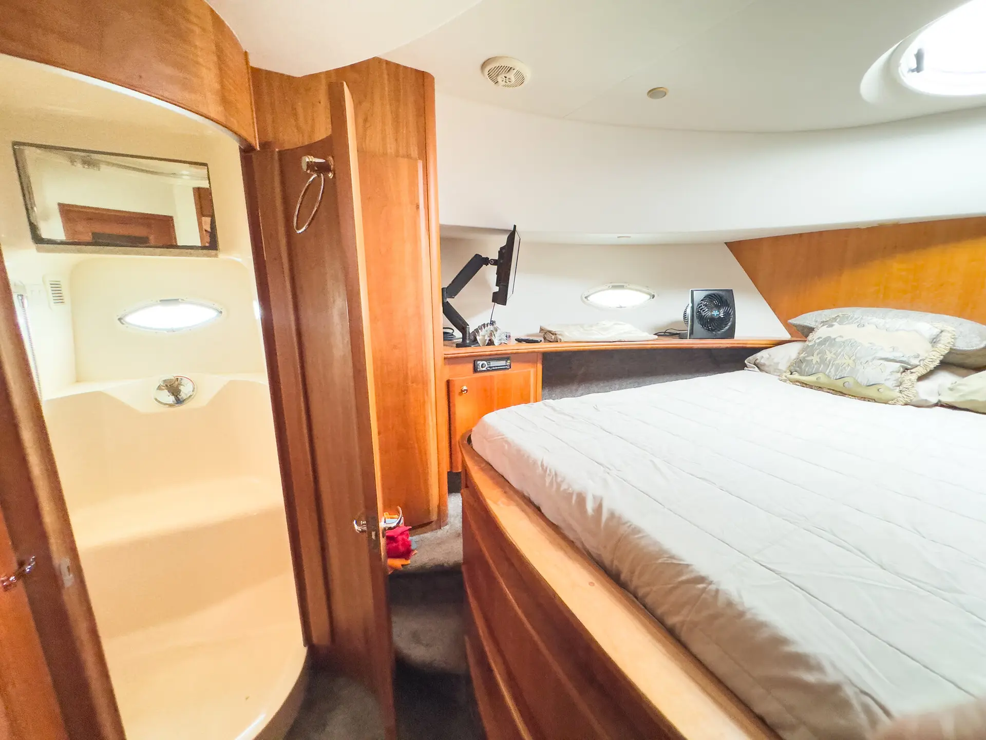 48FT SILVERTON WHITE - View 48