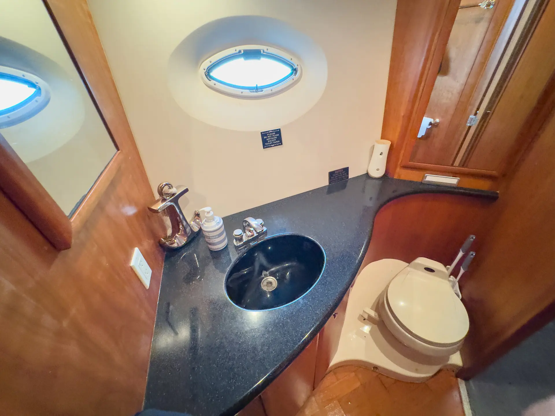 48FT SILVERTON WHITE - View 54