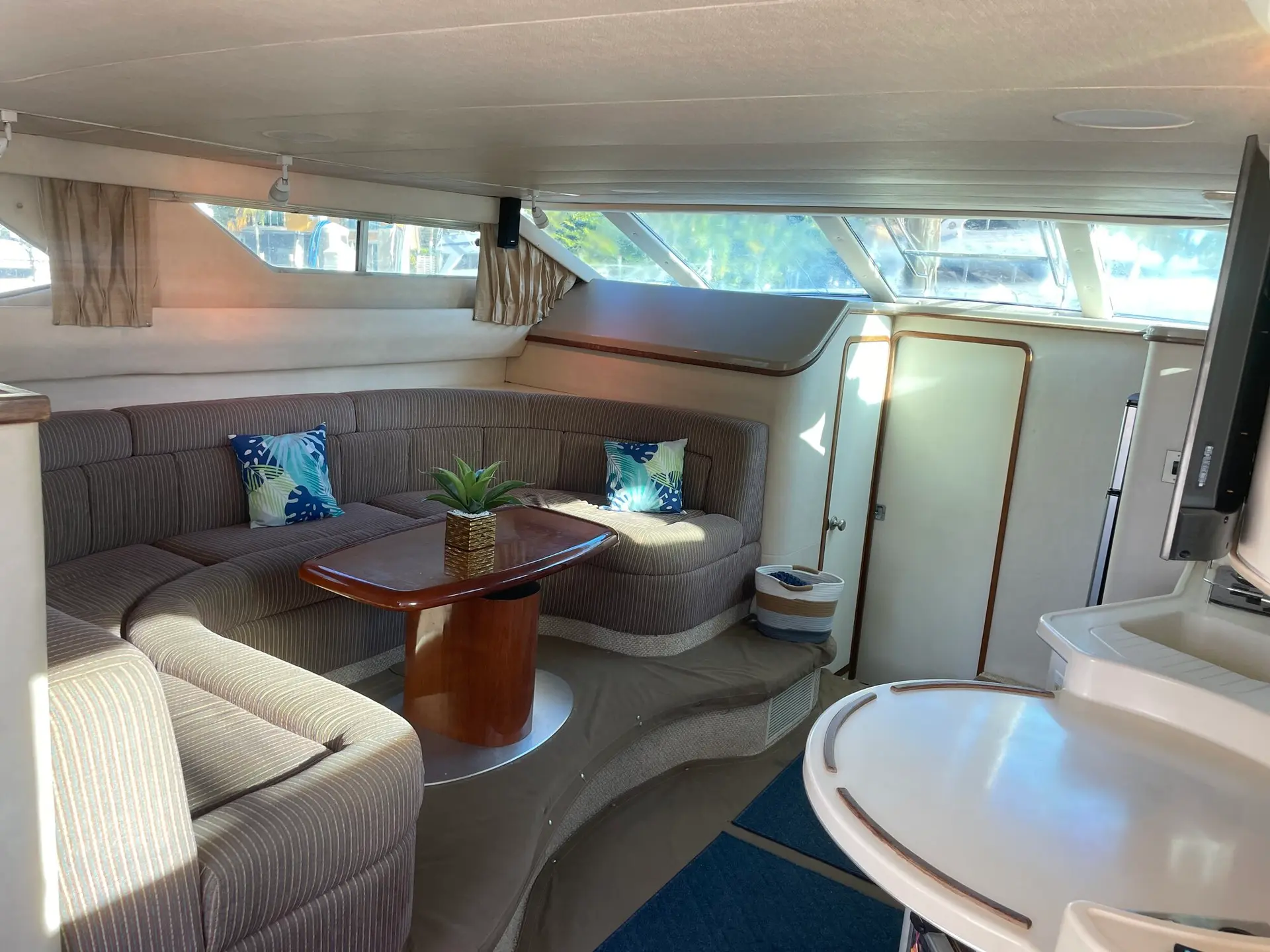 48ft Sea Ray Flybridge - View 17