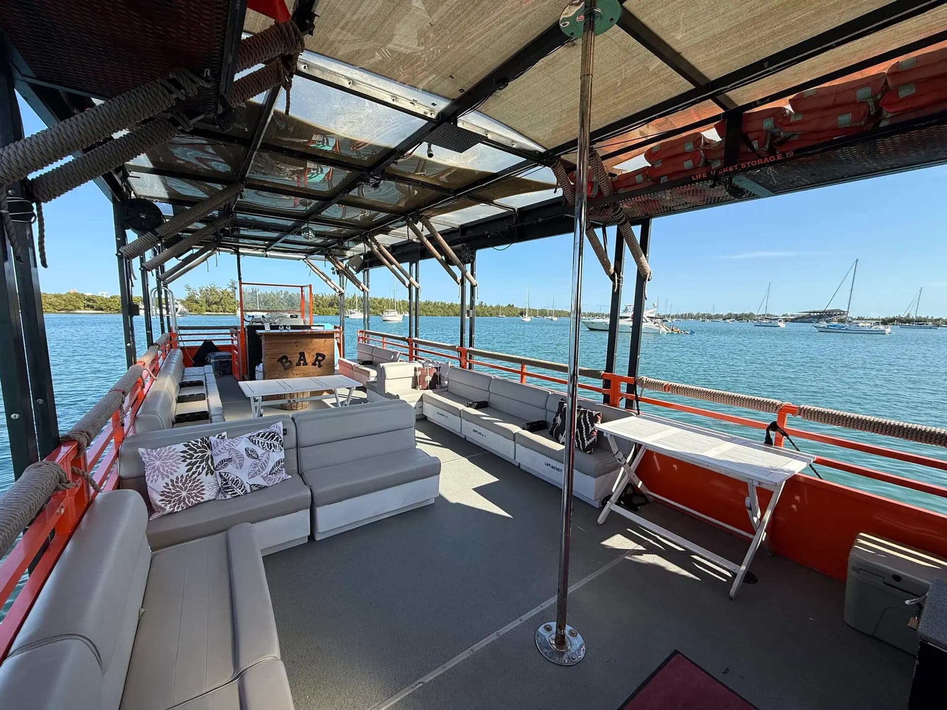 50FT PONTOON (CHAMPAGNE) - View 15