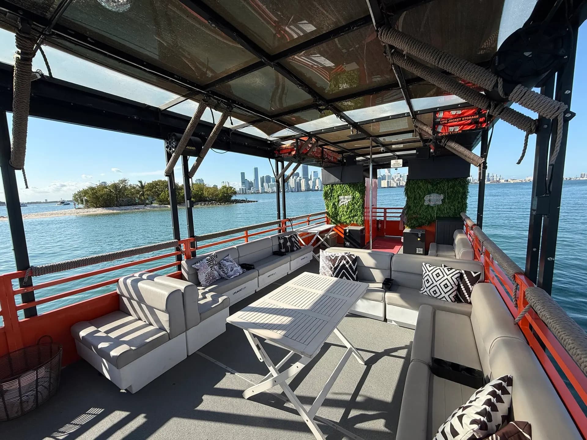 50FT PONTOON (CHAMPAGNE) - View 16
