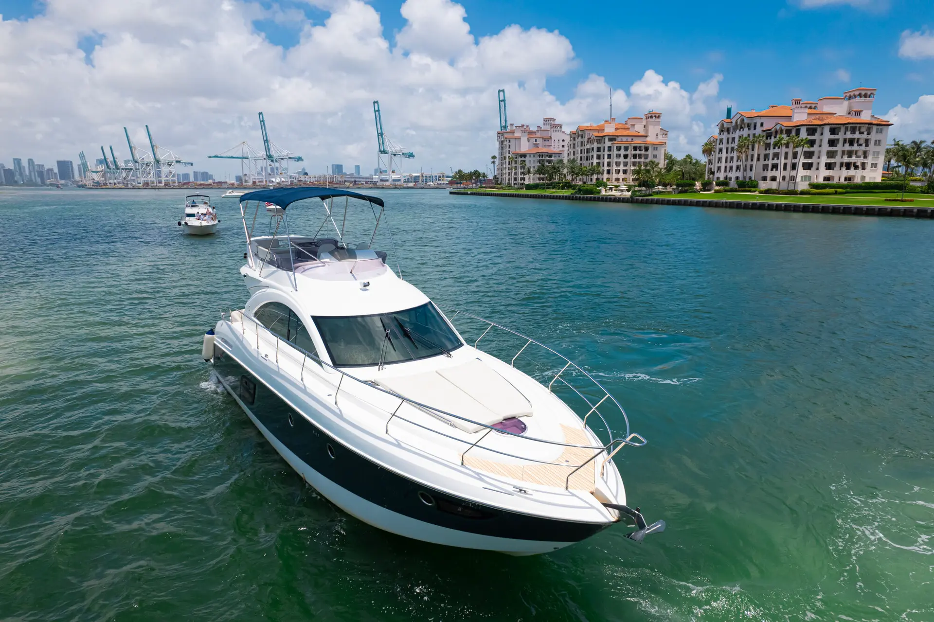 52' Beneteau Flybridge Venetian - View 2
