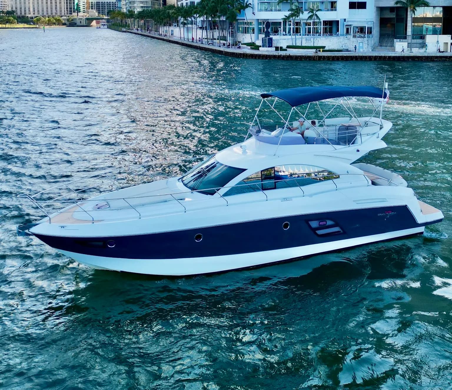 52' Beneteau Flybridge Venetian - View 5