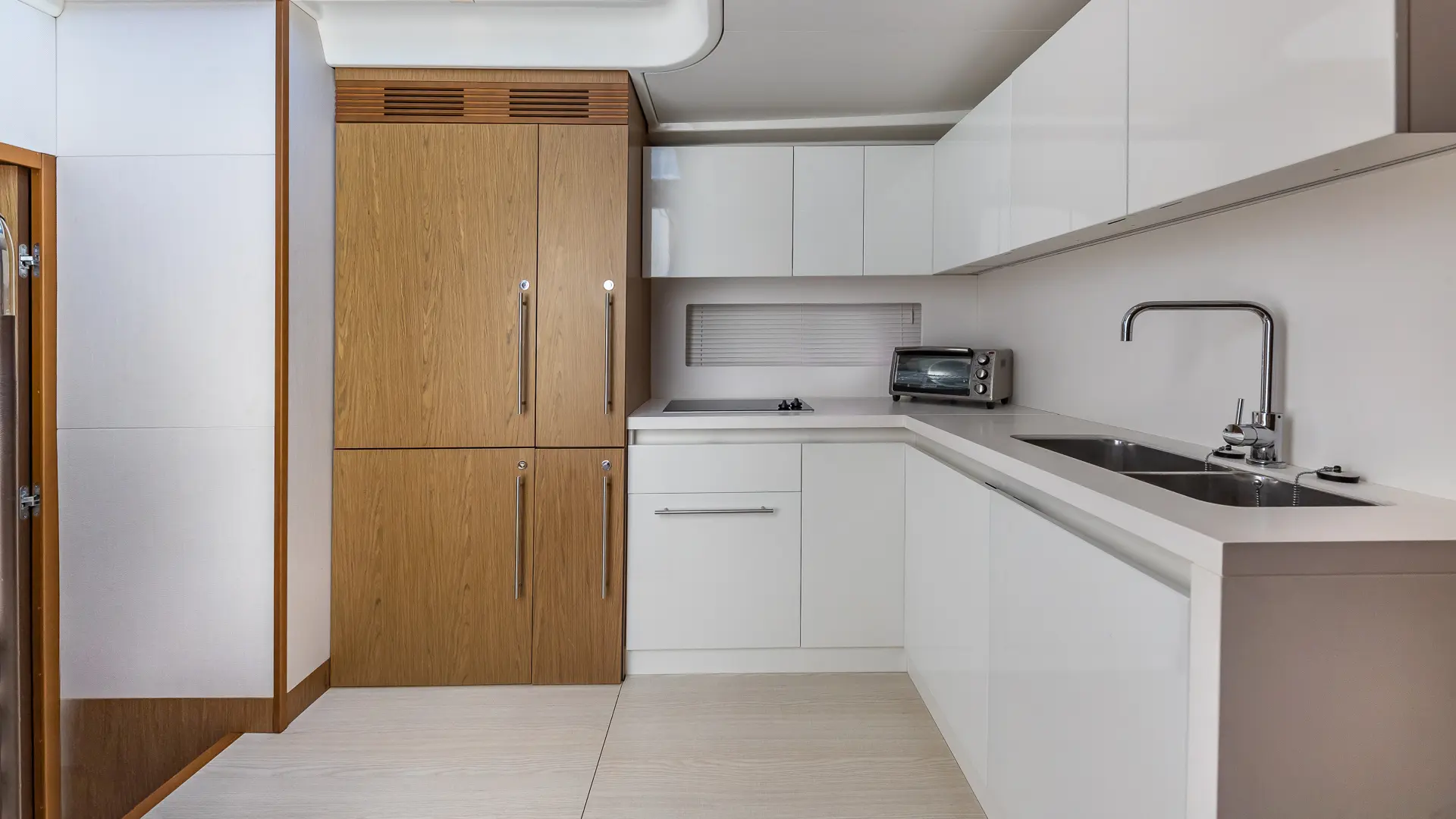 52' Beneteau Flybridge Venetian - View 9