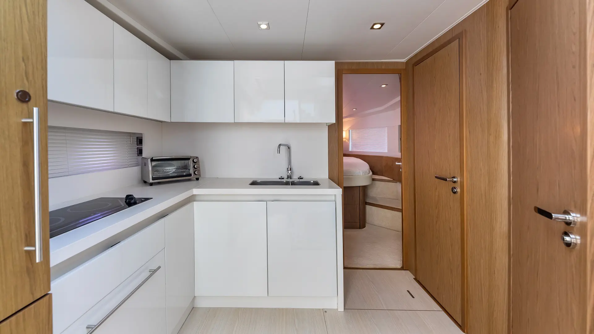 52' Beneteau Flybridge Venetian - View 10