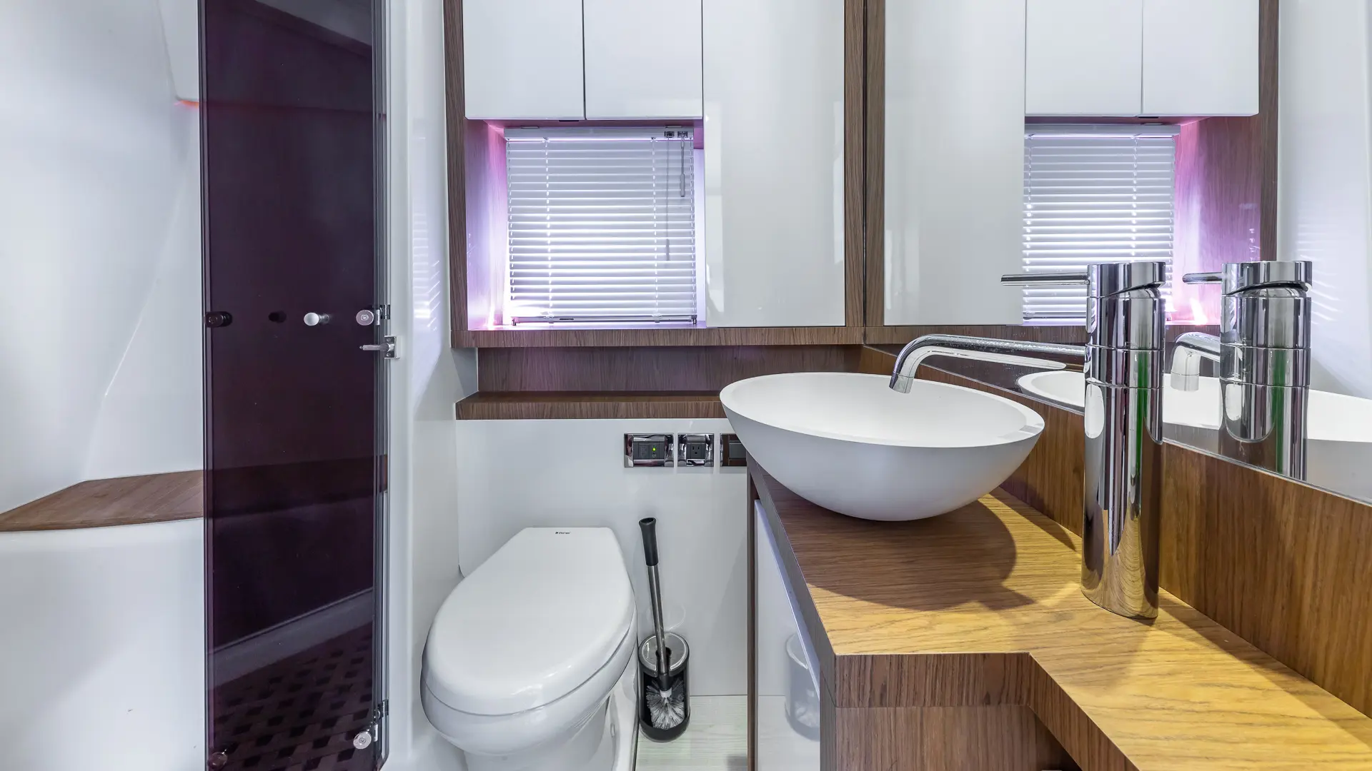 52' Beneteau Flybridge Venetian - View 13