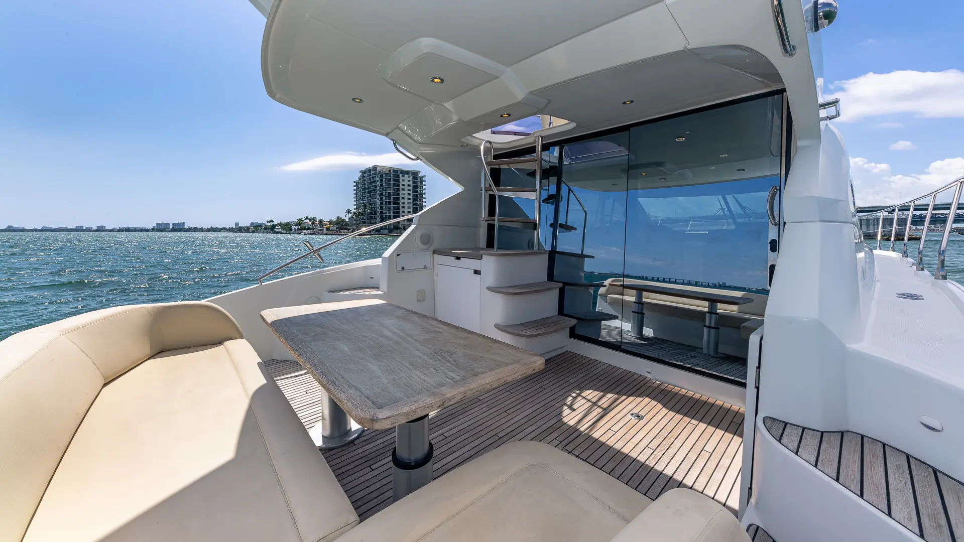 52' Beneteau Flybridge Venetian - View 14