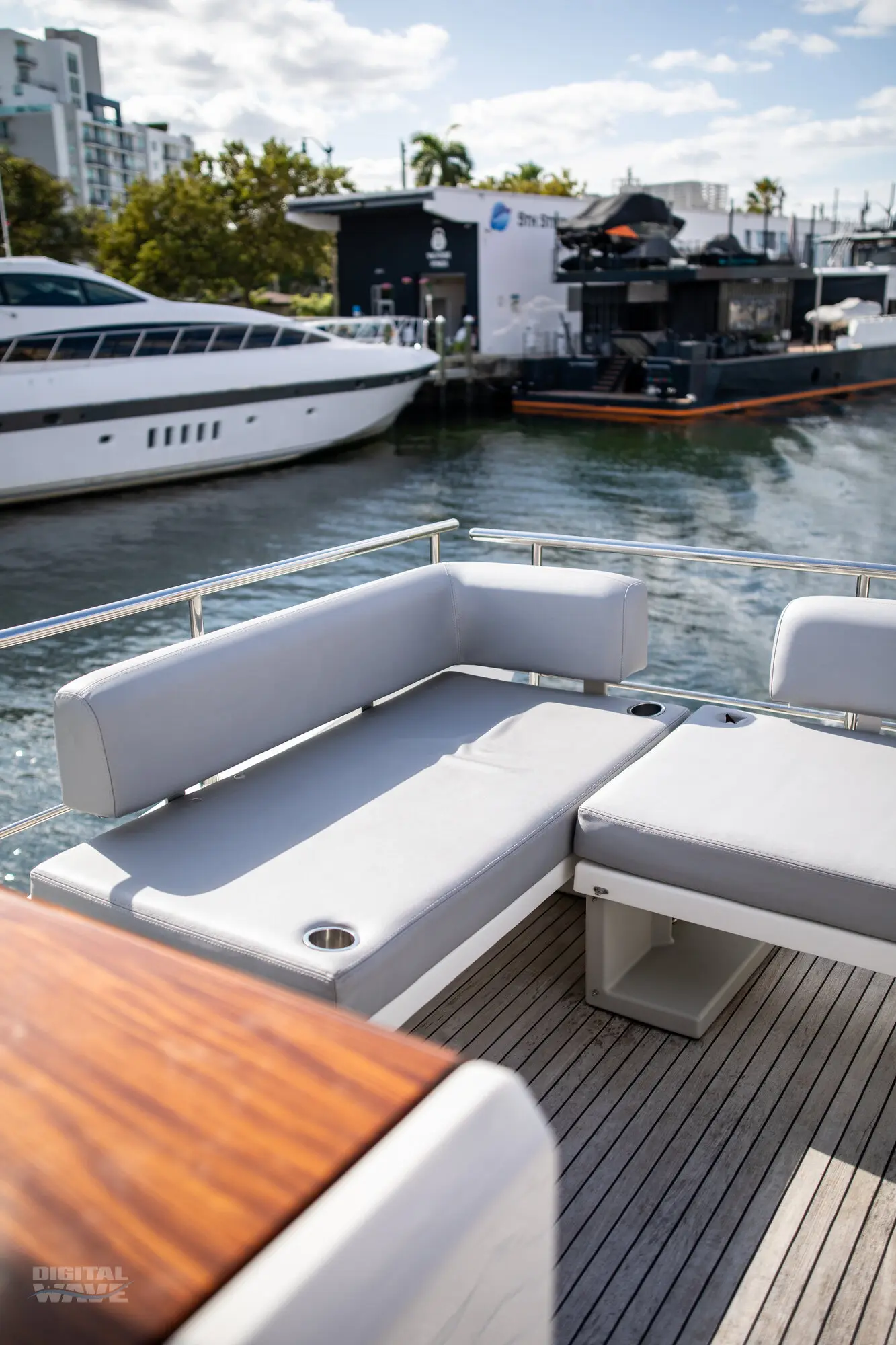 52FT Azimut Flybridge 2020 - View 2
