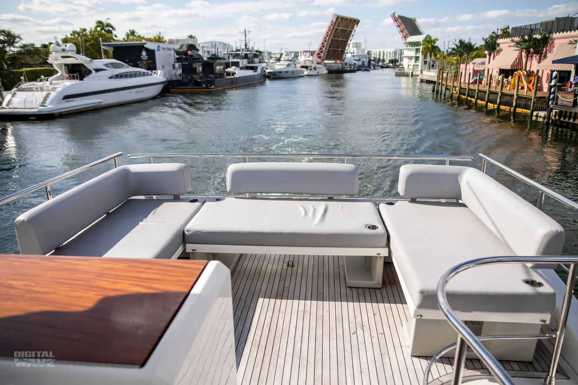 52FT Azimut Flybridge 2020 - View 3