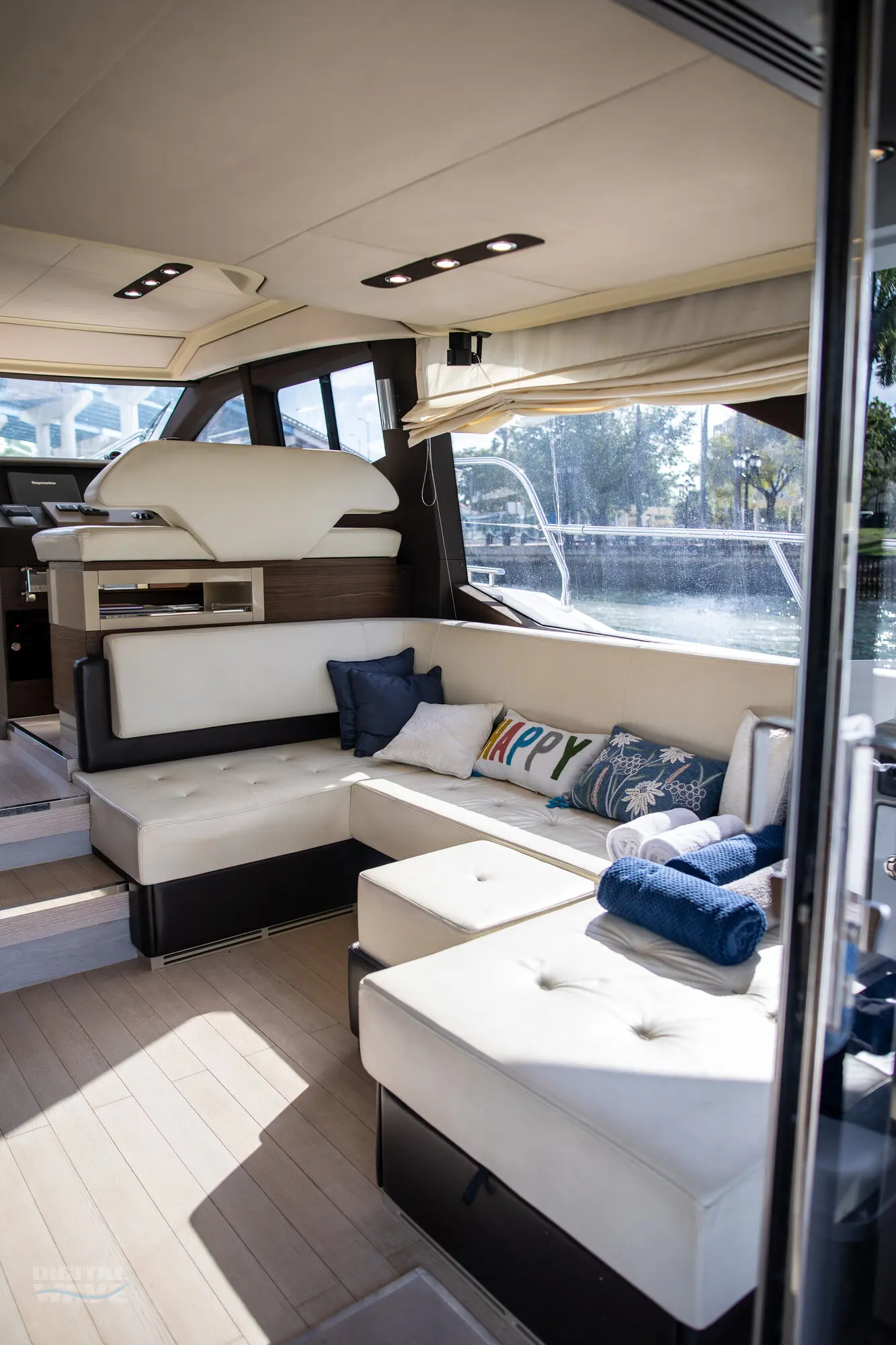 52FT Azimut Flybridge 2020 - View 4