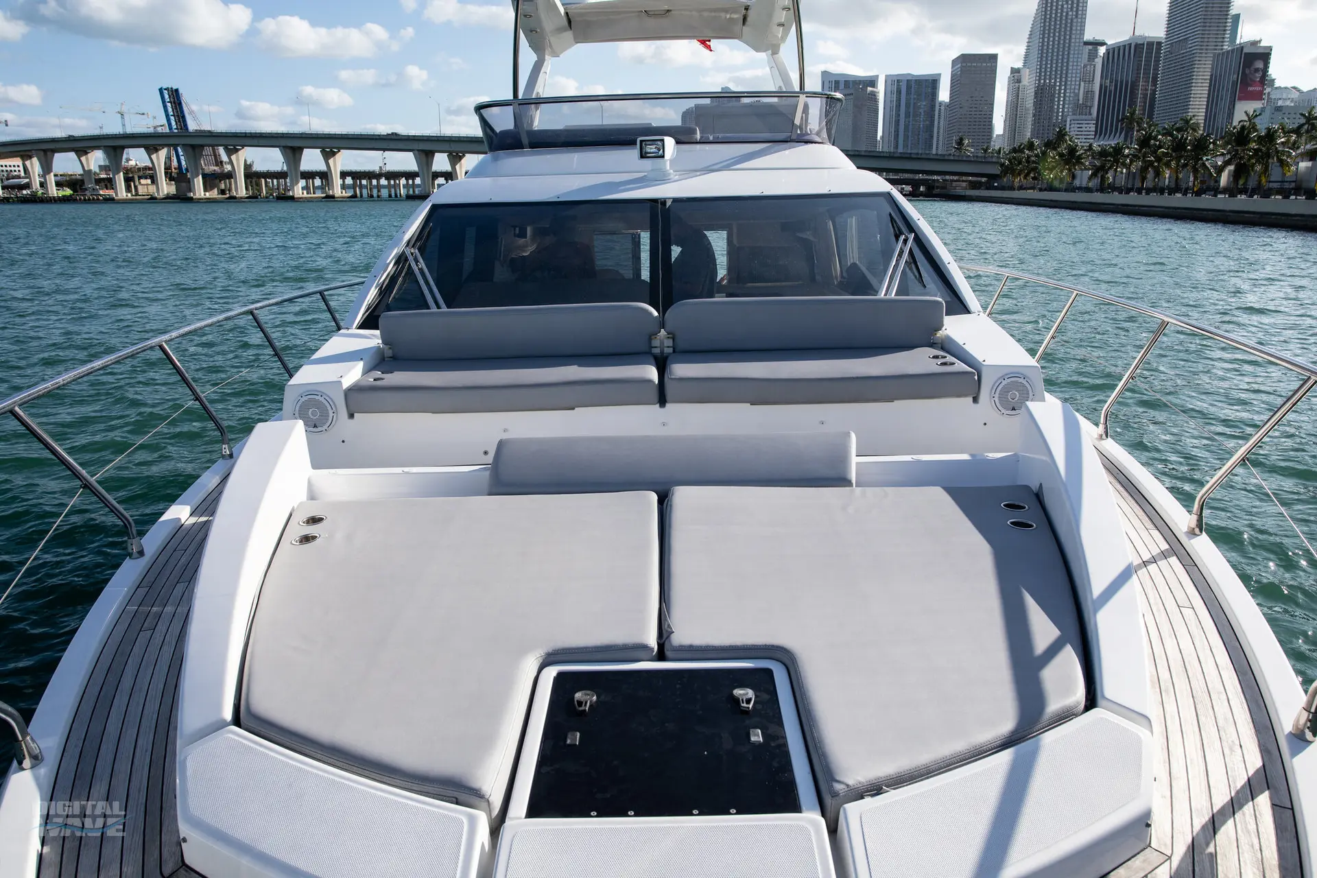 52FT Azimut Flybridge 2020 - View 18
