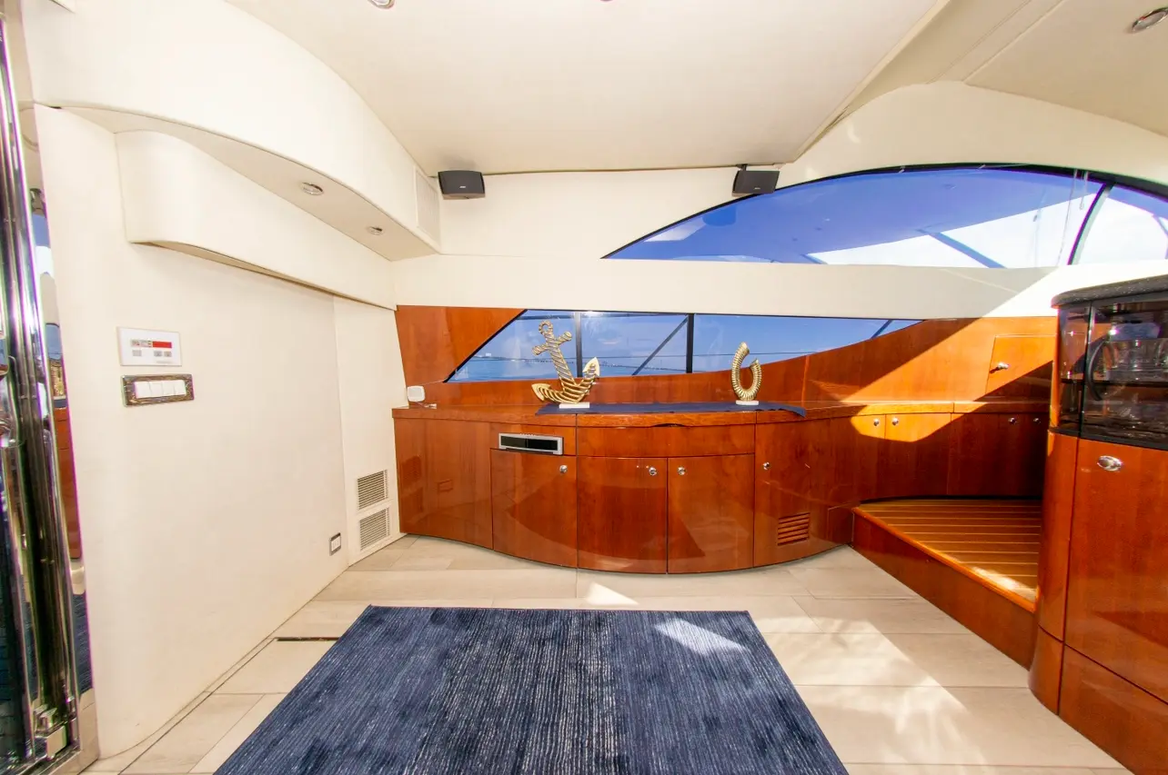 57FT FAIRLINE FLYBRIDGE - View 37