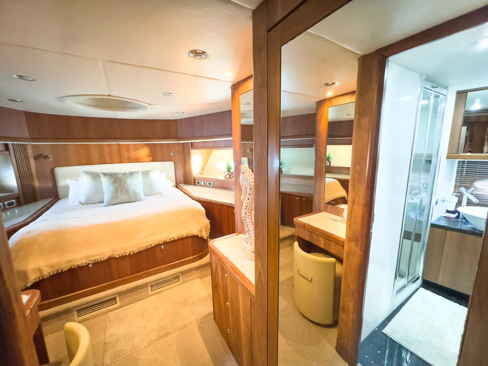 82FT SUNSEEKER PREDATOR - View 16