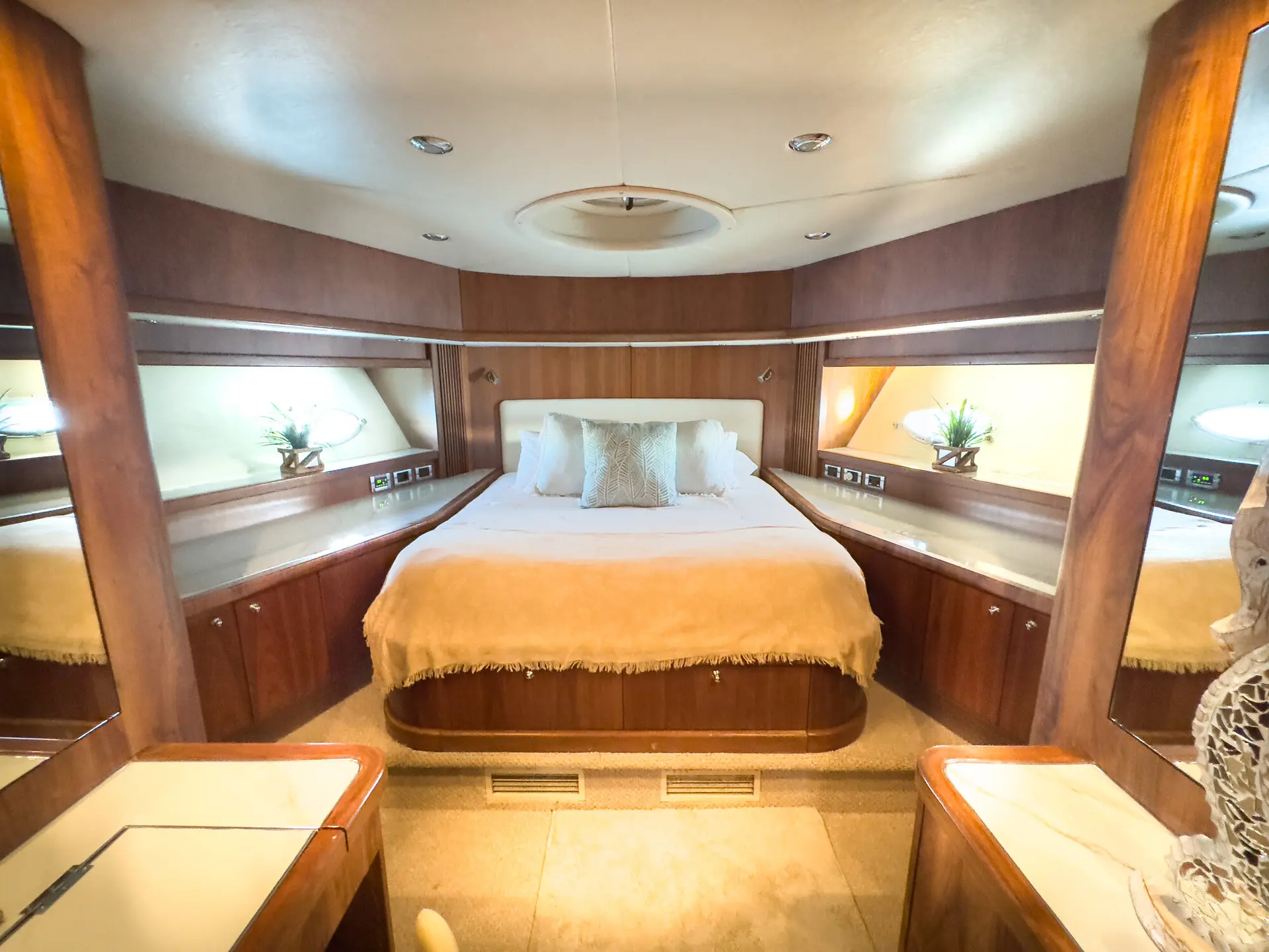 82FT SUNSEEKER PREDATOR - View 17