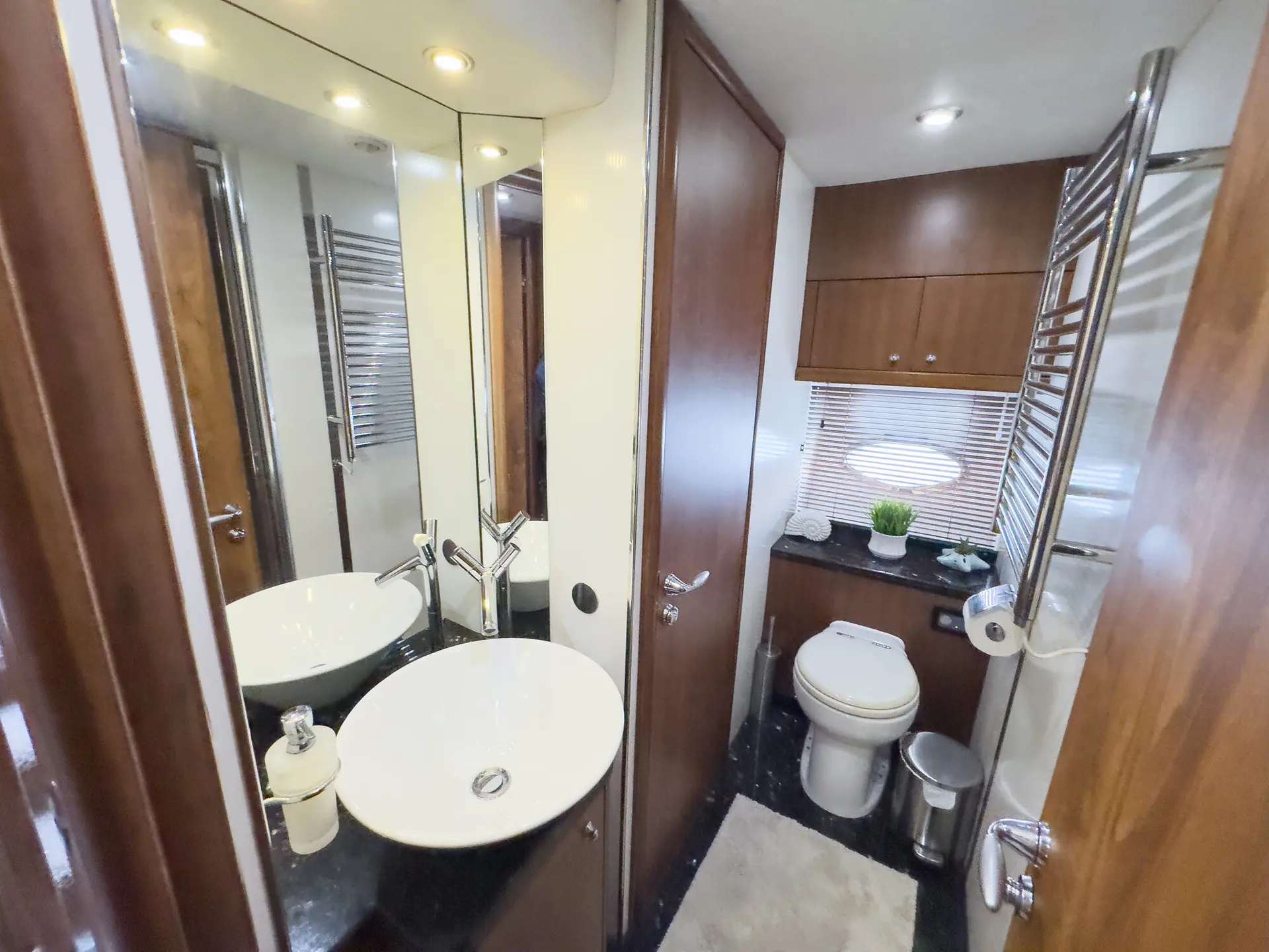 82FT SUNSEEKER PREDATOR - View 21