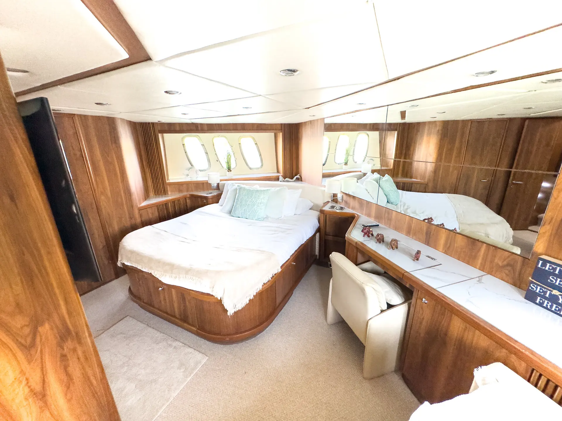 82FT SUNSEEKER PREDATOR - View 23
