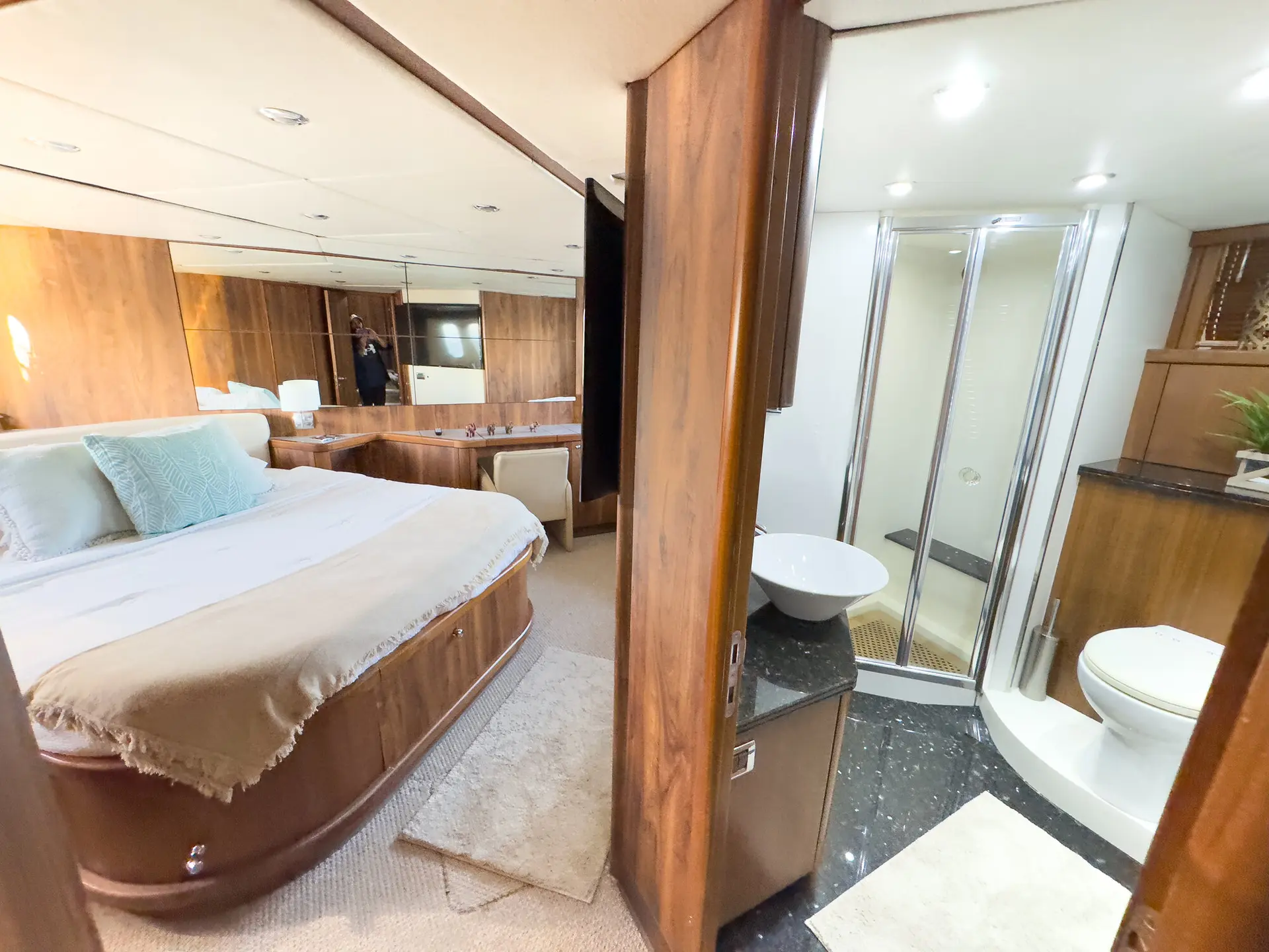 82FT SUNSEEKER PREDATOR - View 24