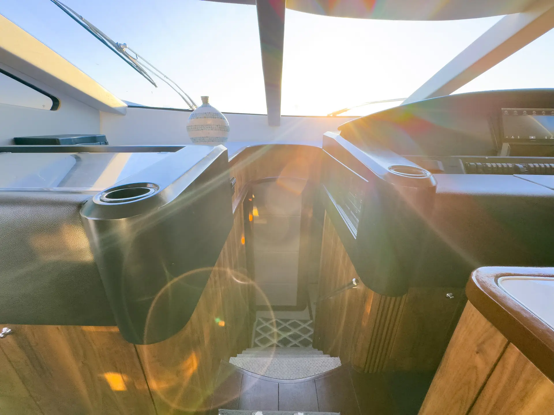 82FT SUNSEEKER PREDATOR - View 25